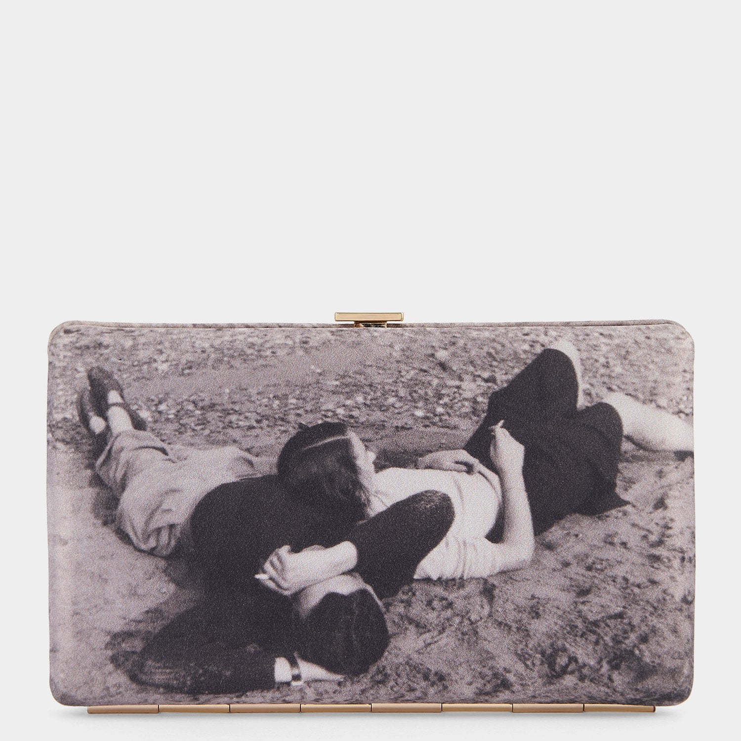 「Be A Bag」 クラッチ -

                  
                    Recyled Satin in White -
                  

                  Anya Hindmarch JP
