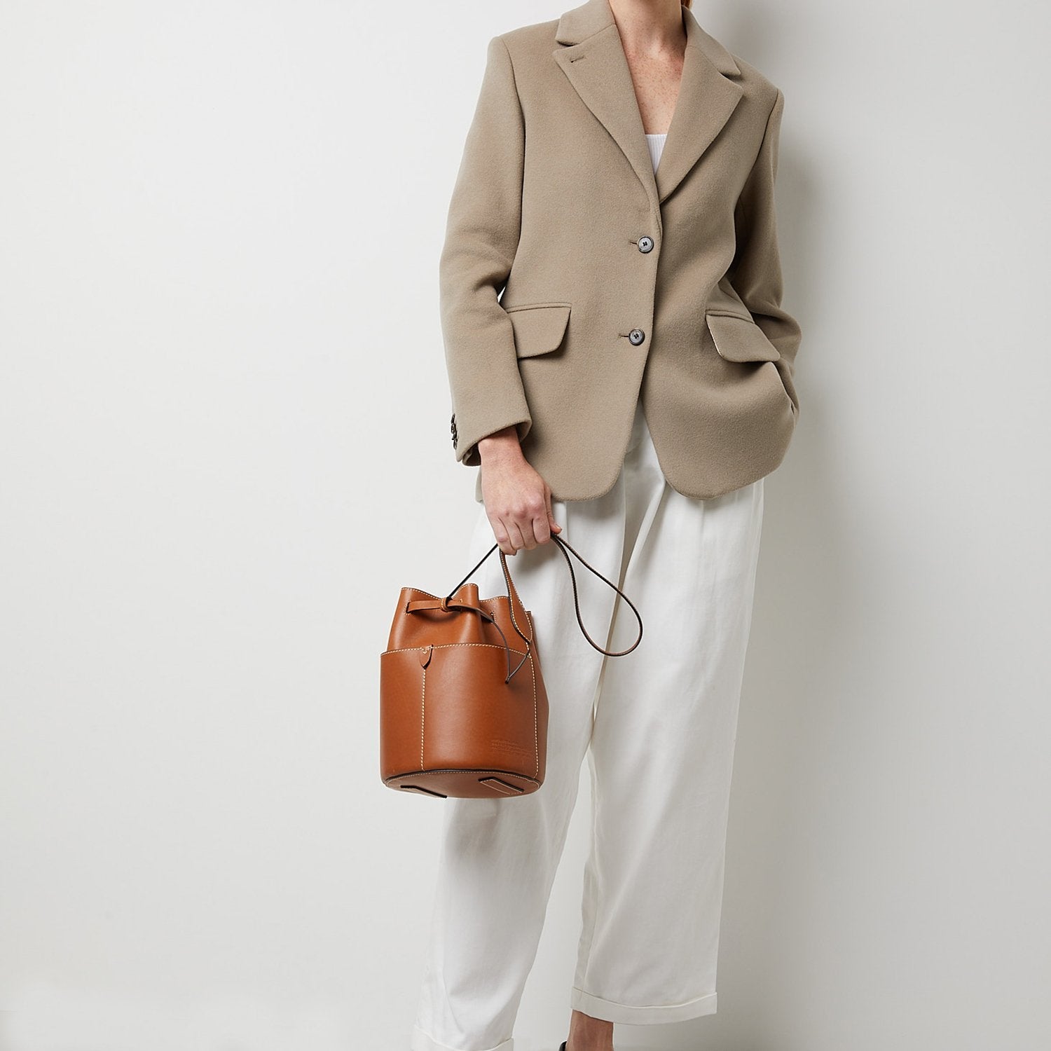 「Return to Nature」バケットバッグ スモール -

                  
                    Compostable Leather in Tan -
                  

                  Anya Hindmarch JP
