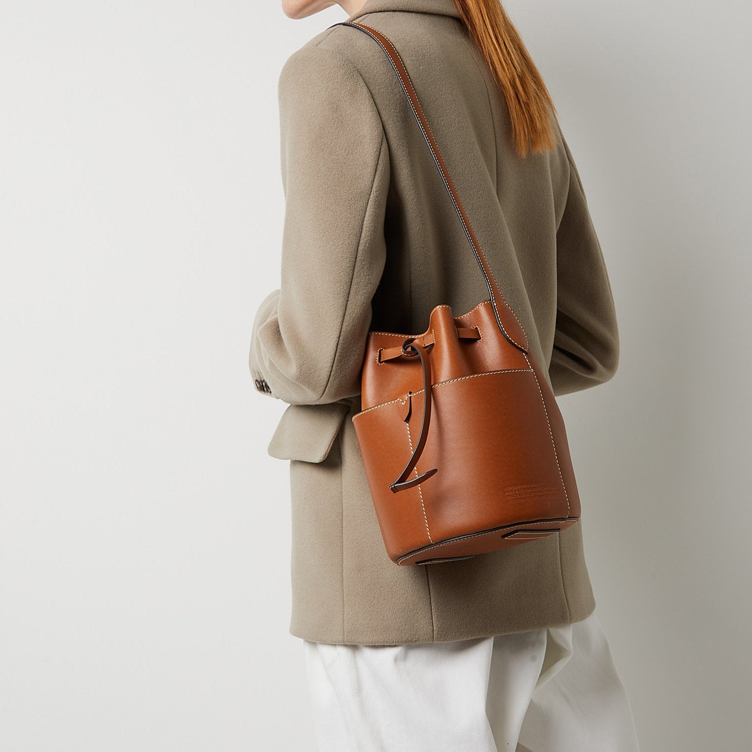 「Return to Nature」バケットバッグ スモール -

                  
                    Compostable Leather in Tan -
                  

                  Anya Hindmarch JP
