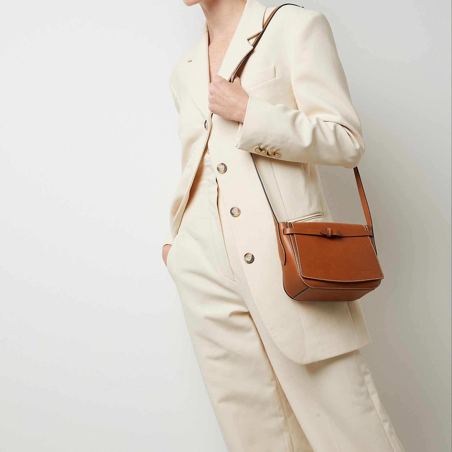 「Return to Nature」 クロスボディ -

                  
                    Compostable Leather in Tan -
                  

                  Anya Hindmarch JP
