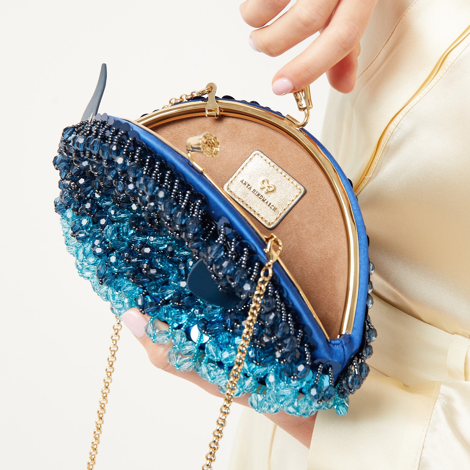 モード タッセル クラッチ フィッシュ -

                  
                    Iridescent Beads in Blue/Green Mix -
                  

                  Anya Hindmarch JP
