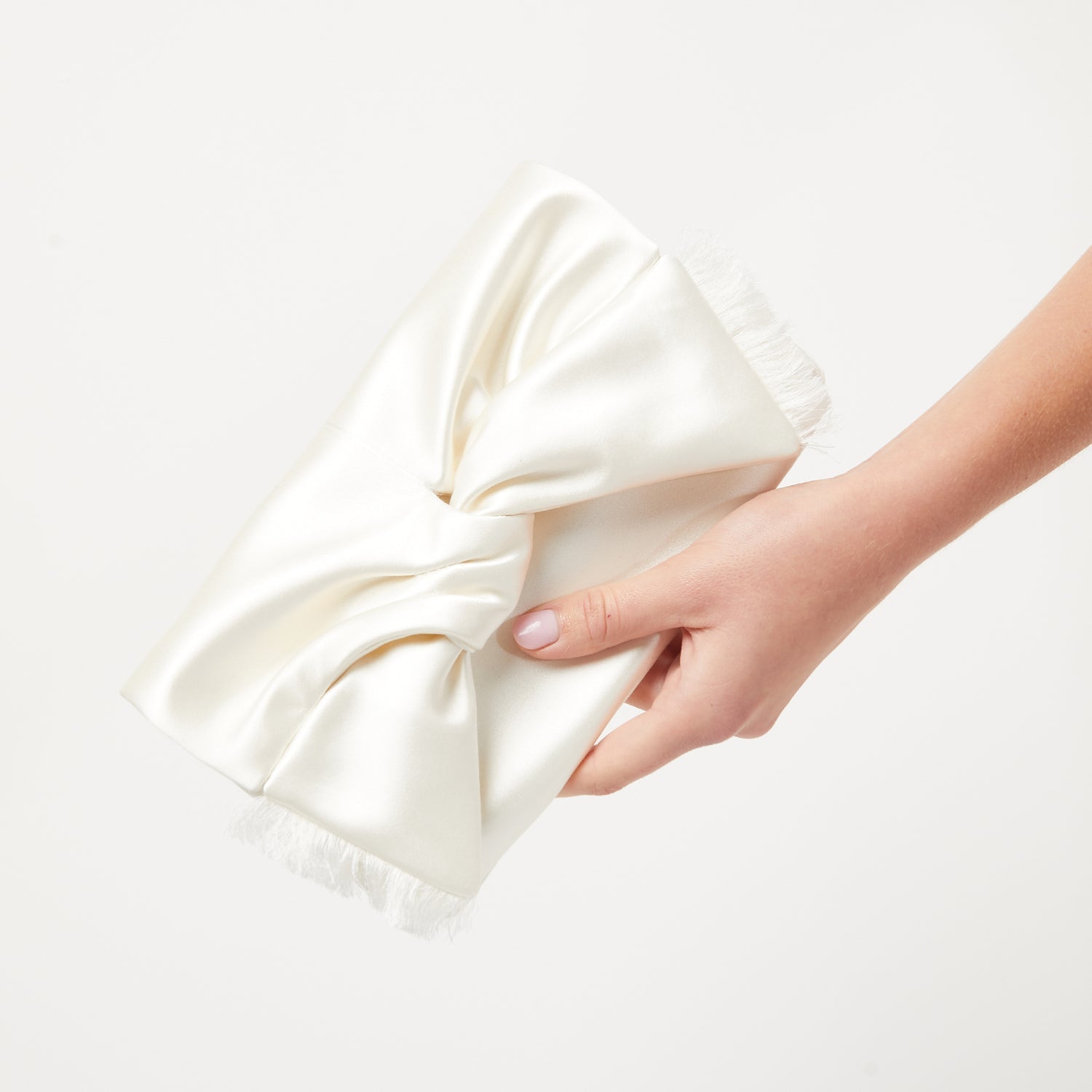 ボウ クラッチ -

          
            Double Faced Satin in Ivory -
          

          Anya Hindmarch JP
