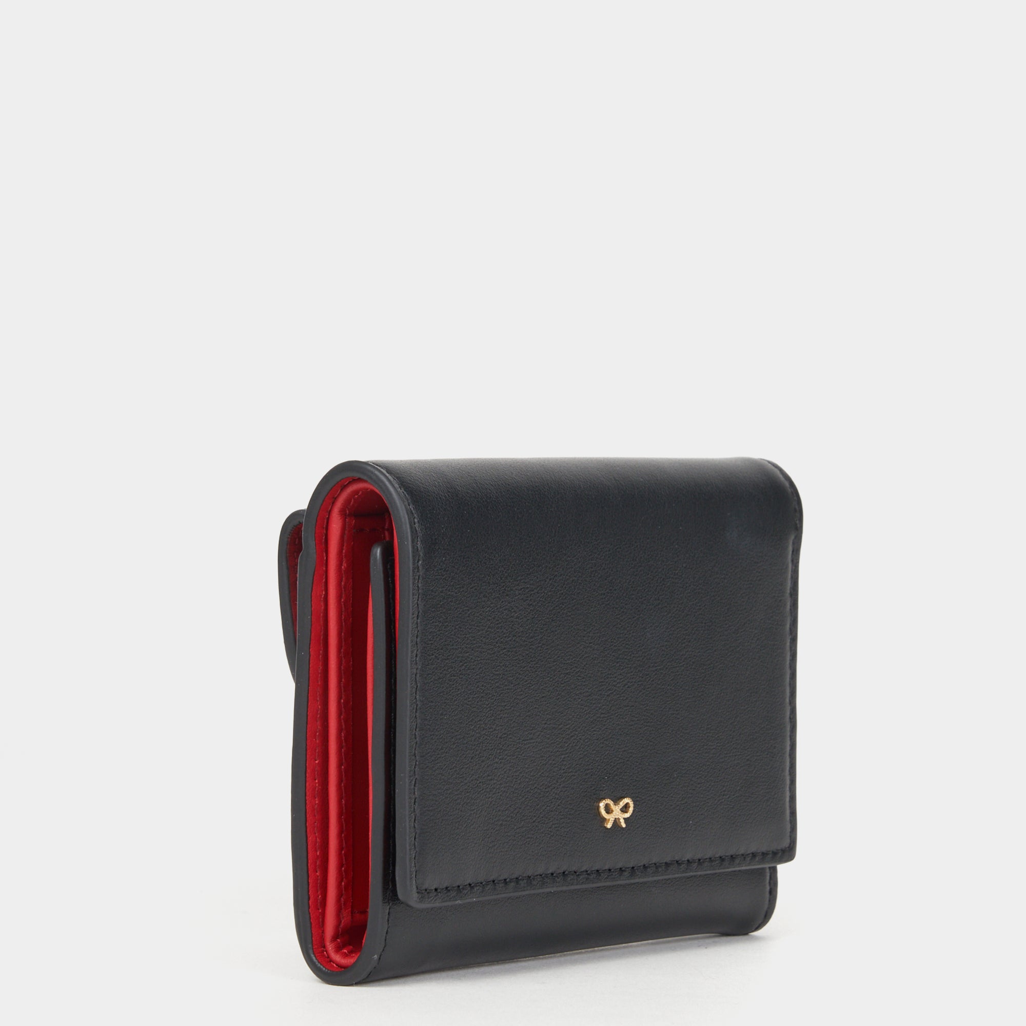 三つ折り ウォレット ミディアム -

                  
                    Circus in Black -
                  

                  Anya Hindmarch JP
