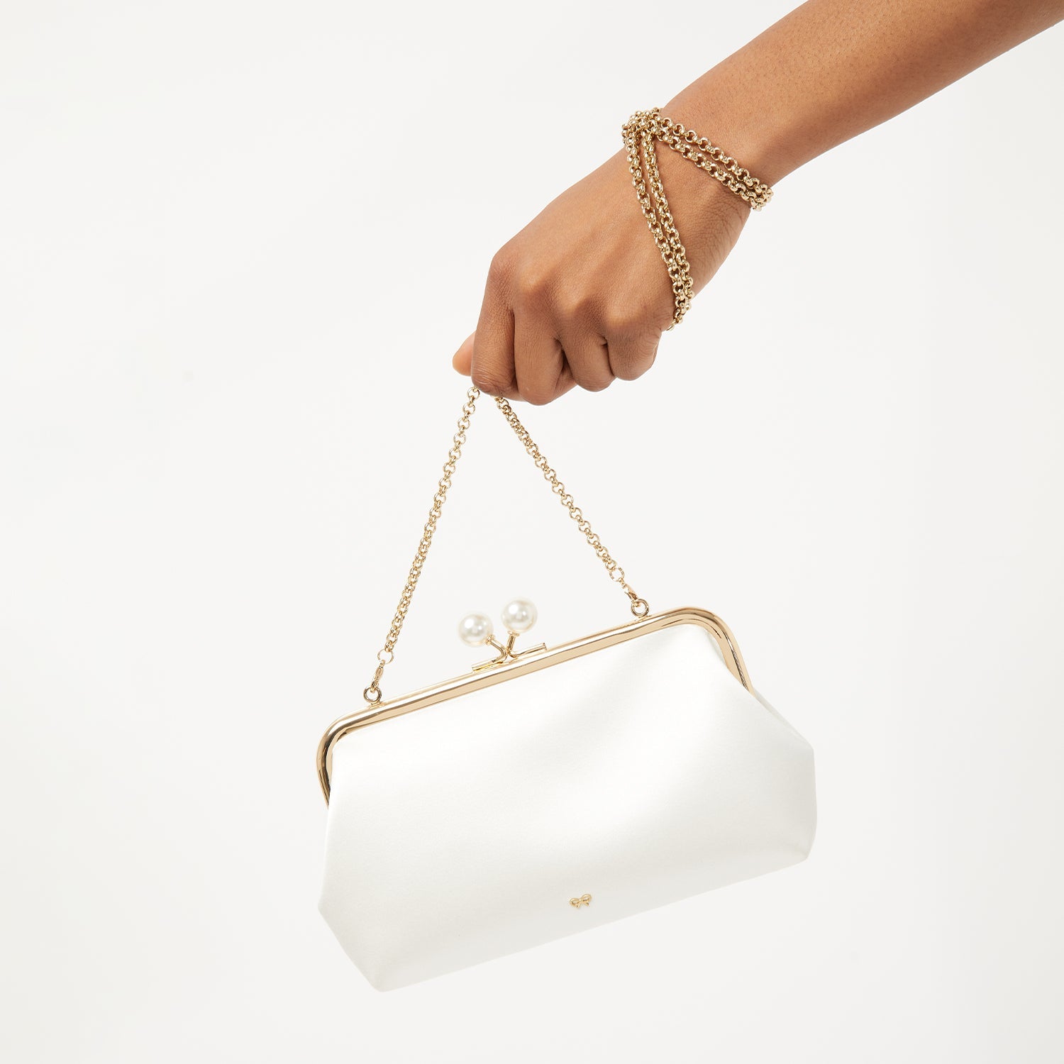 モード タッセル クラッチ パール -

          
            Satin -backed SUSTAINABLE in Ivory -
          

          Anya Hindmarch JP
