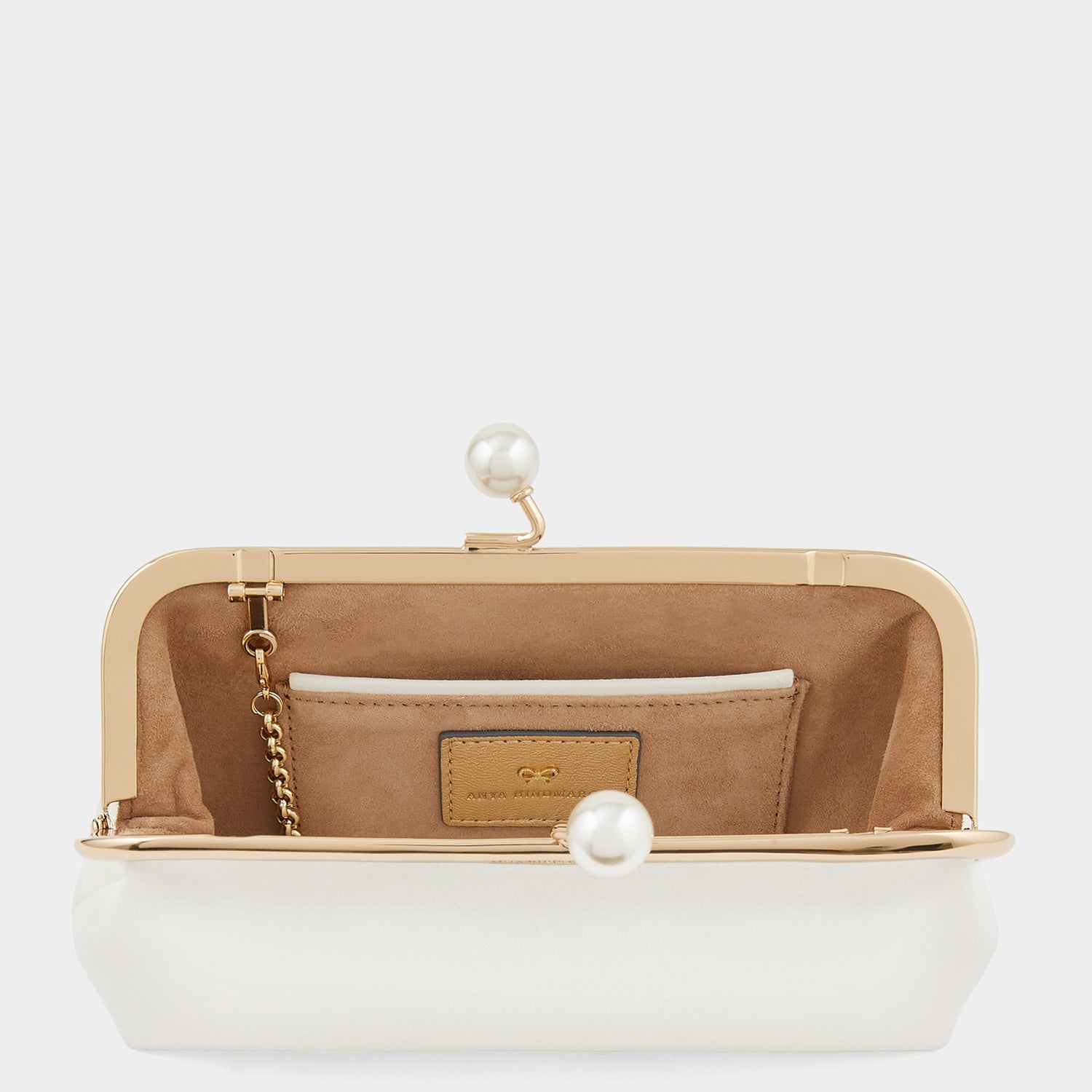 モード タッセル クラッチ パール -

                  
                    Satin -backed SUSTAINABLE in Ivory -
                  

                  Anya Hindmarch JP
