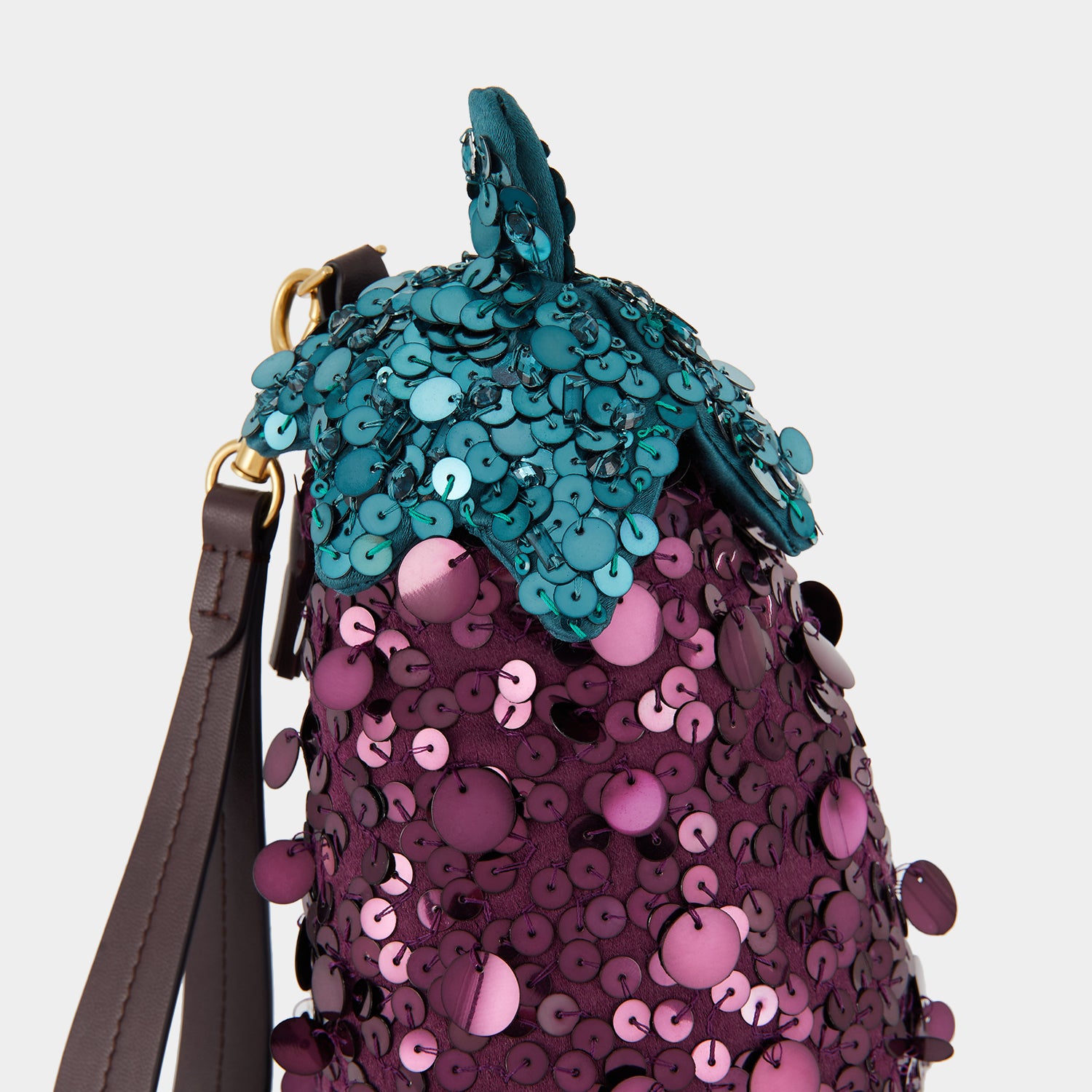 ナス クラッチ -

                  
                    Recycled Satin and Sequins in Burgundy -
                  

                  Anya Hindmarch JP
