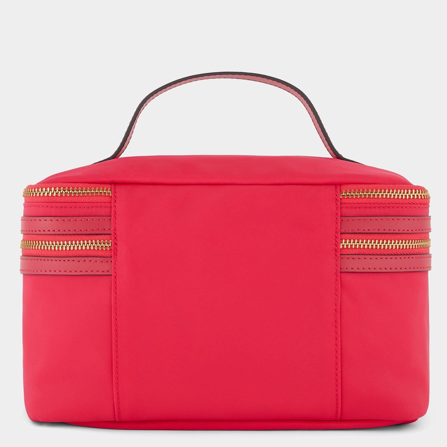 バニティー キット -

                  
                    ECONYL® Regenerated Nylon in Hot Pink -
                  

                  Anya Hindmarch JP
