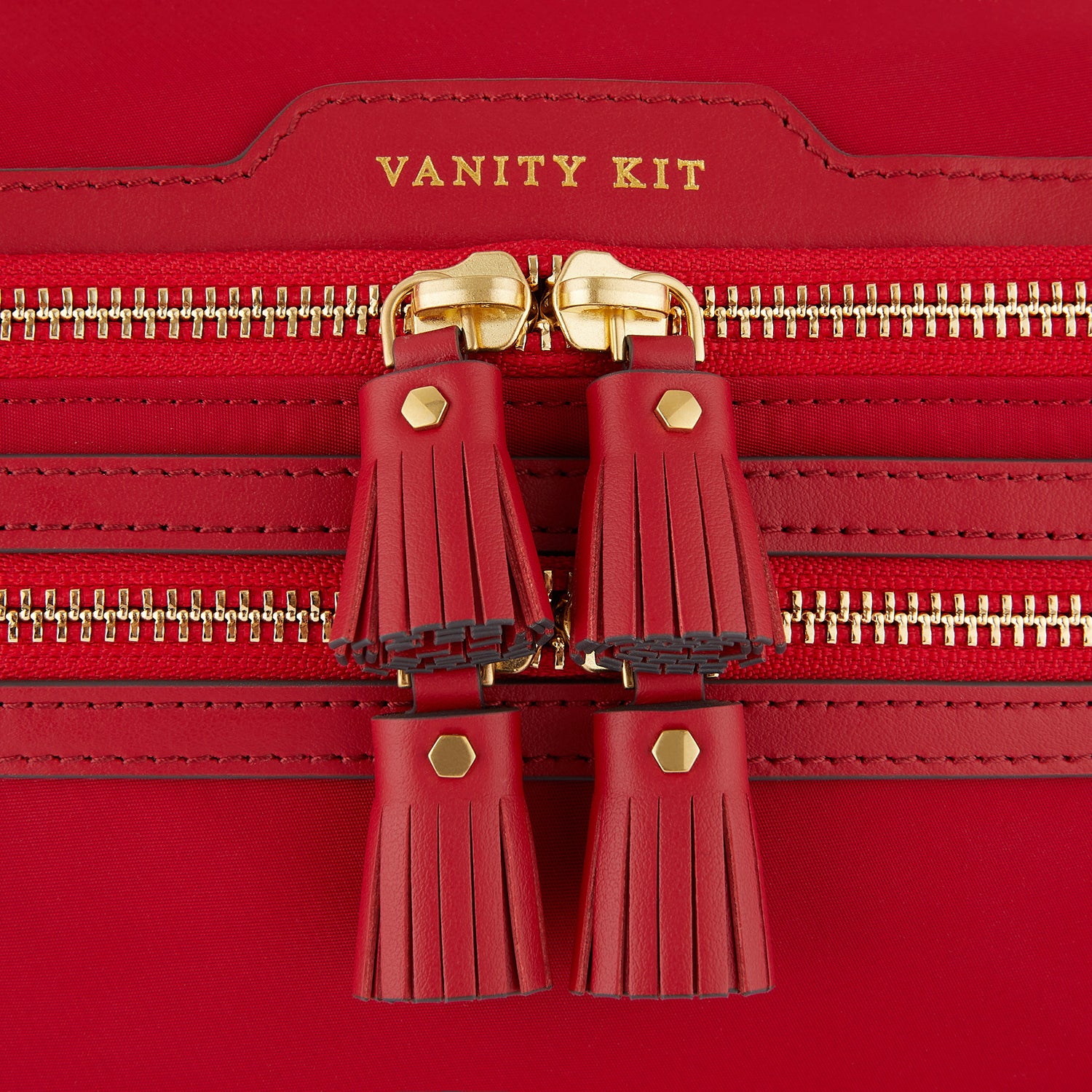 バニティー キット -

                  
                    ECONYL® Regenerated Nylon in Red -
                  

                  Anya Hindmarch JP
