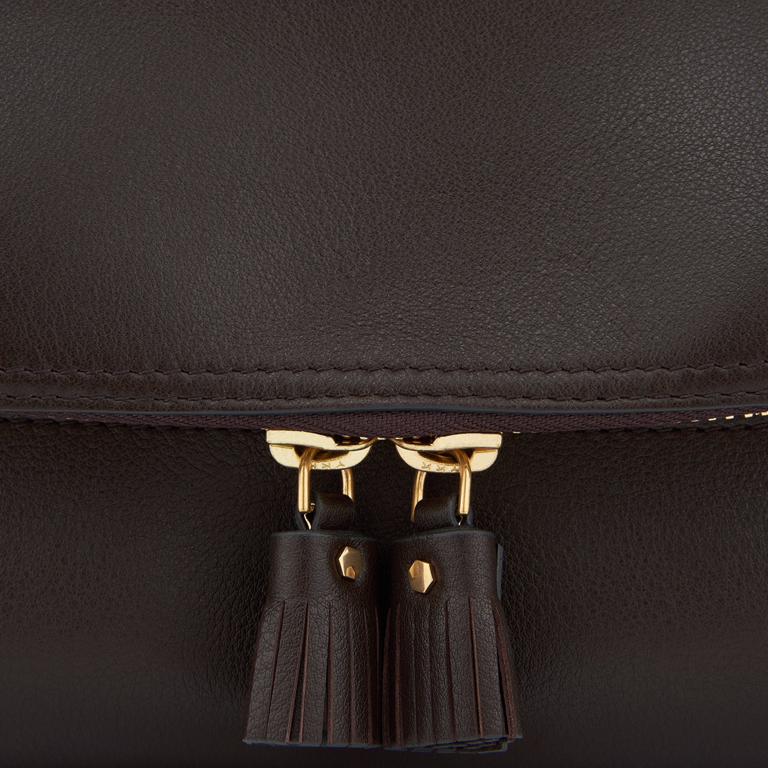 ヴィア スラウチー クロスボディ -

                  
                    Flat Leather in Coffee -
                  

                  Anya Hindmarch JP
