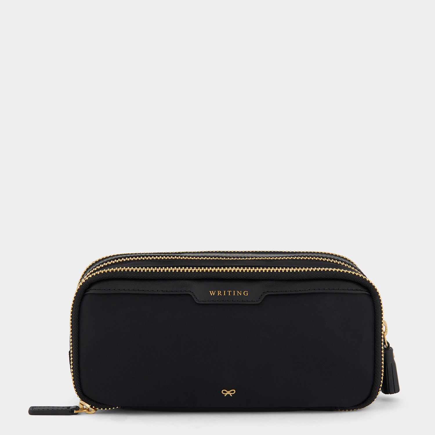 ペンシル ケース -

                  
                    Recycled Nylon in Black -
                  

                  Anya Hindmarch JP
