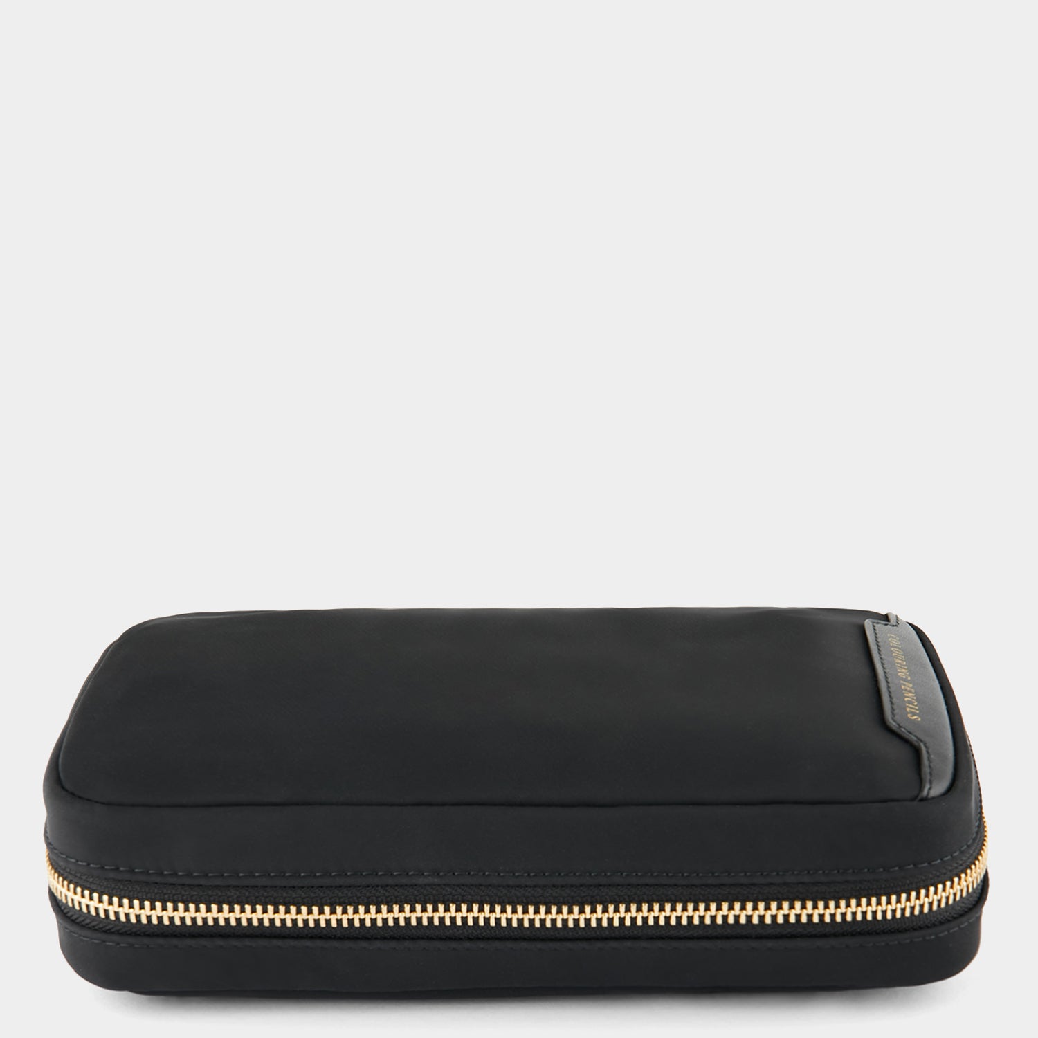 ラージ ペンシル ケース -

                  
                    Recycled Nylon in Black -
                  

                  Anya Hindmarch JP
