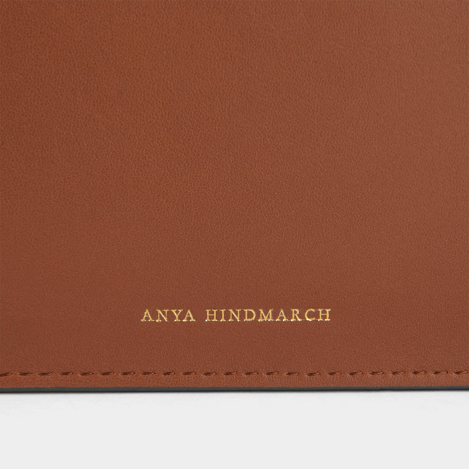 A4 ドキュメント ケース -

                  
                    Polished Leather in Tan -
                  

                  Anya Hindmarch JP

