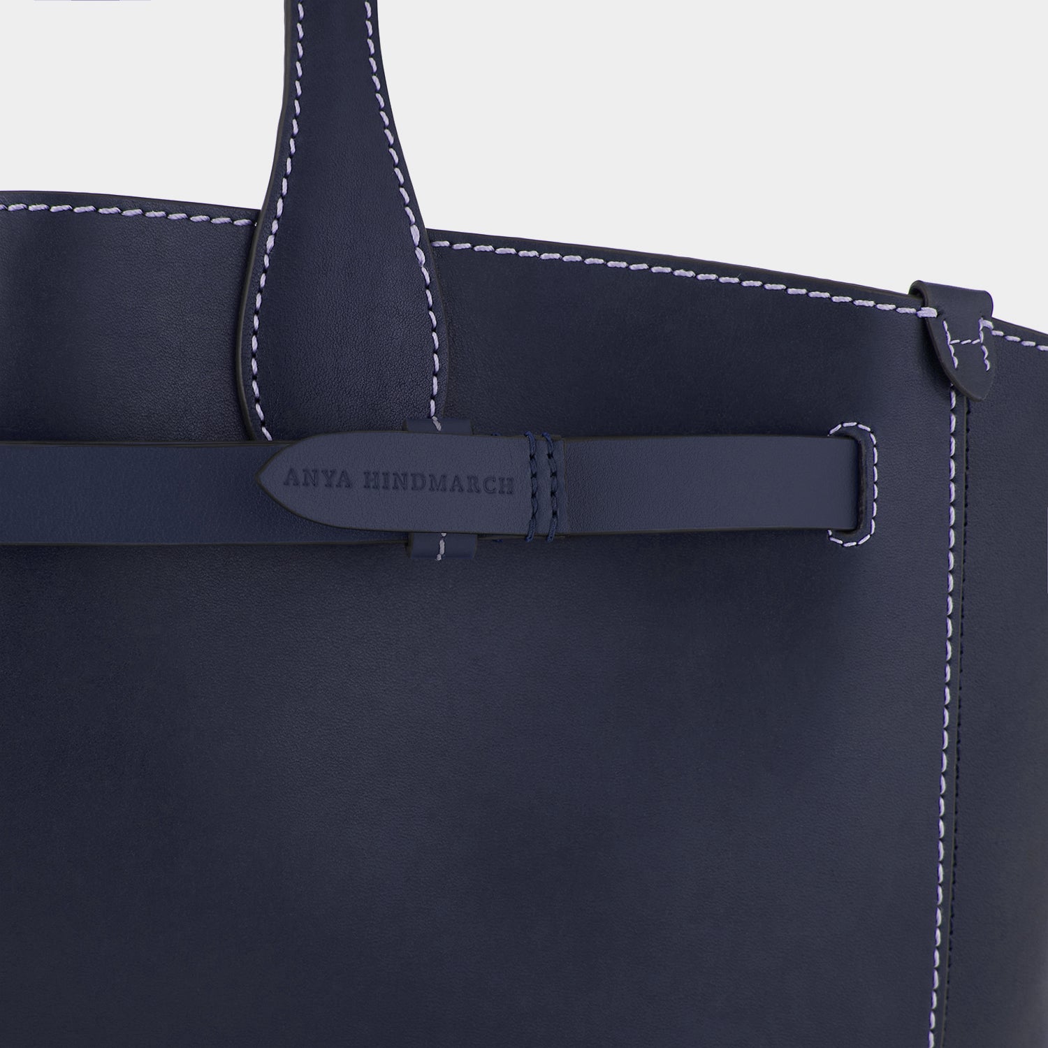 「Return to Nature」 トート -

                  
                    Compostable Leather in Marine -
                  

                  Anya Hindmarch JP
