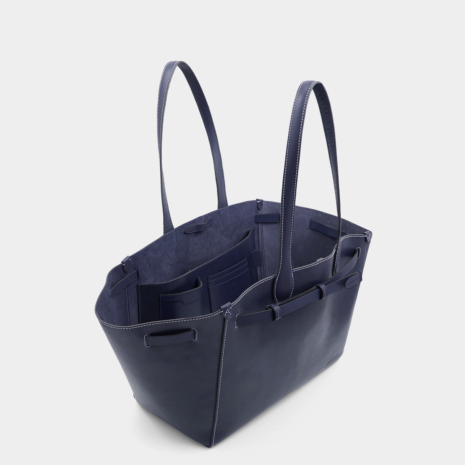 「Return to Nature」 トート -

                  
                    Compostable Leather in Marine -
                  

                  Anya Hindmarch JP
