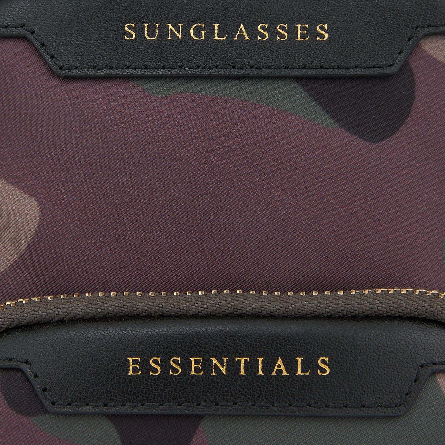 エッセンシャルズ クロスボディ -

                  
                    Semi-Recycled Nylon in Camo Green -
                  

                  Anya Hindmarch JP
