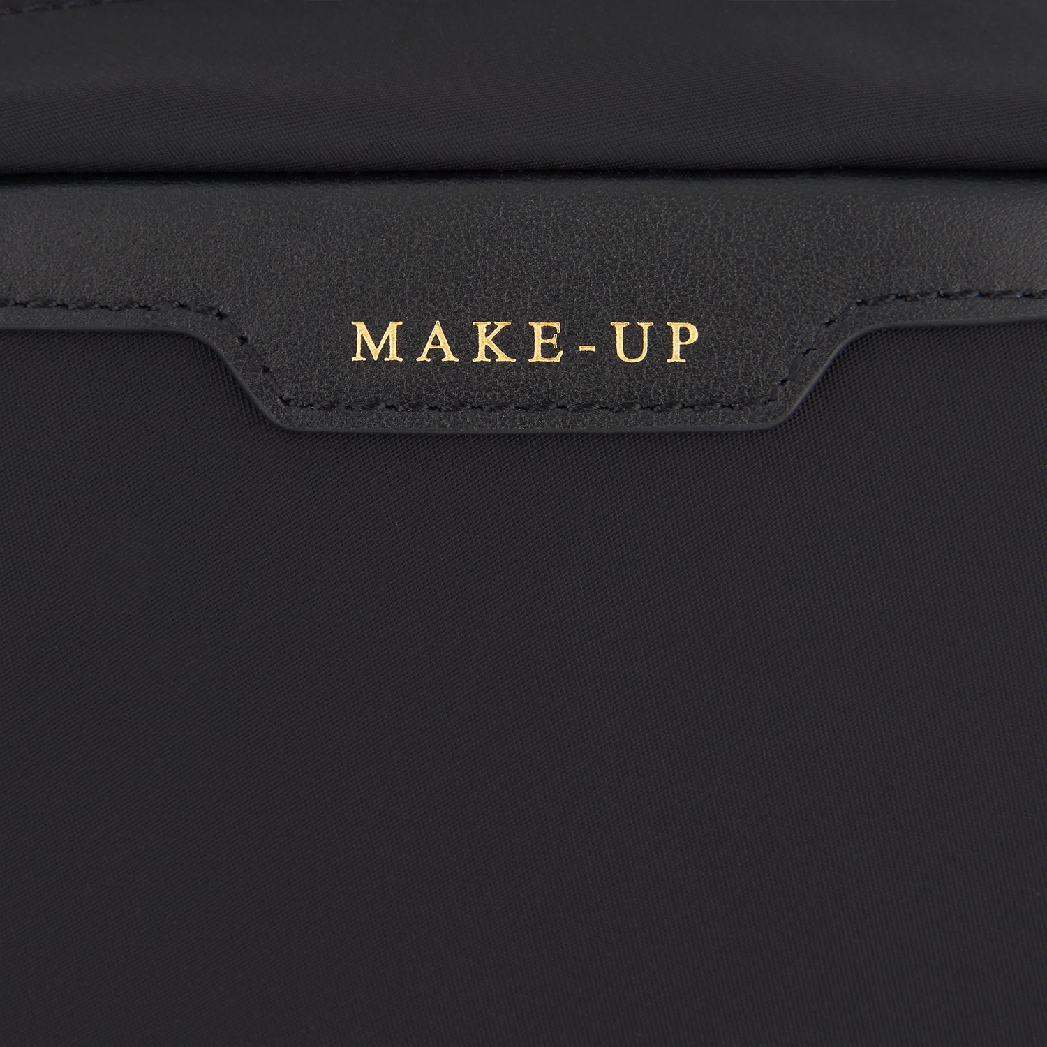 メイクアップ フォリオ -

          
            Recycled Nylon with PU in Black -
          

          Anya Hindmarch JP
