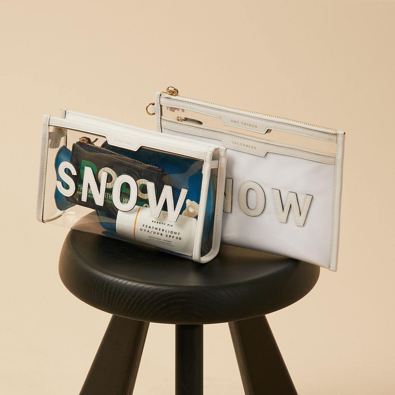 スノー ドライ シングズ ポーチ -

          
            Capra in White -
          

          Anya Hindmarch JP
