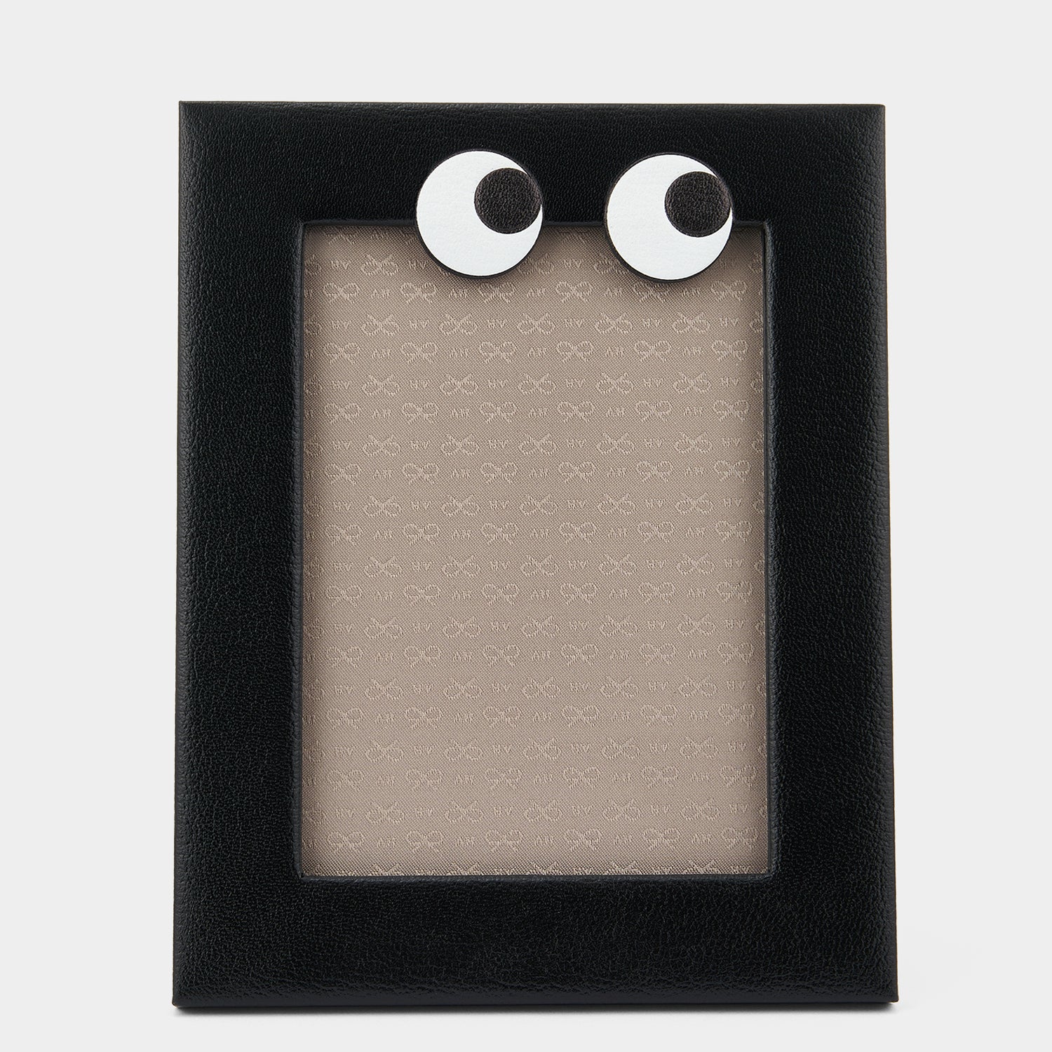 5x7 アイズ ポートレート フレーム -

                  
                    Capra in Black -
                  

                  Anya Hindmarch JP
