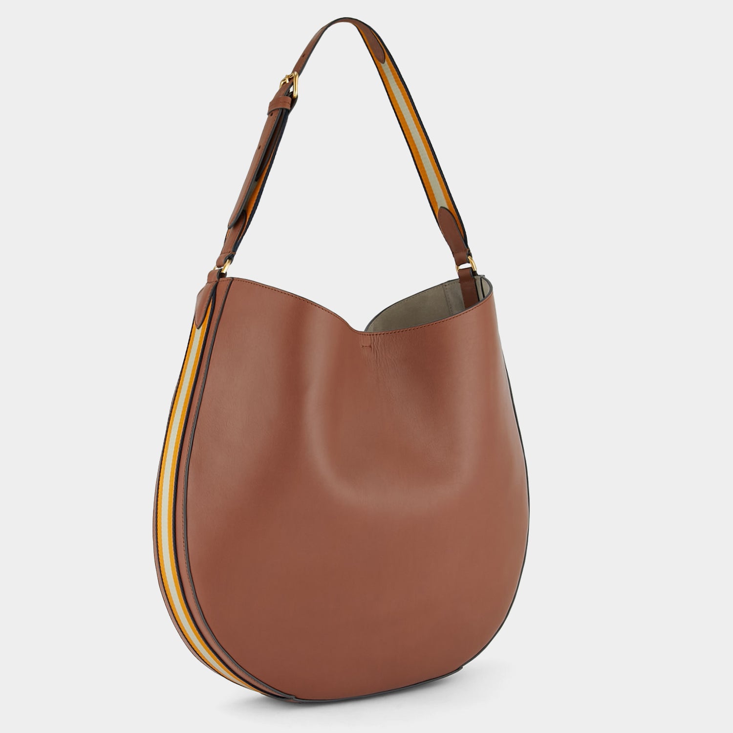 ナストロ ホーボー -

                  
                    Flat Leather in Cedar -
                  

                  Anya Hindmarch JP
