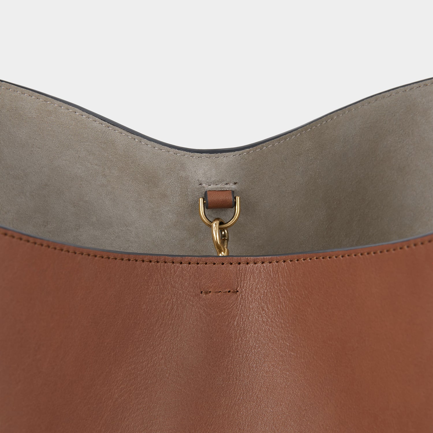 ナストロ ホーボー スモール -

                  
                    Flat Leather in Cedar -
                  

                  Anya Hindmarch JP
