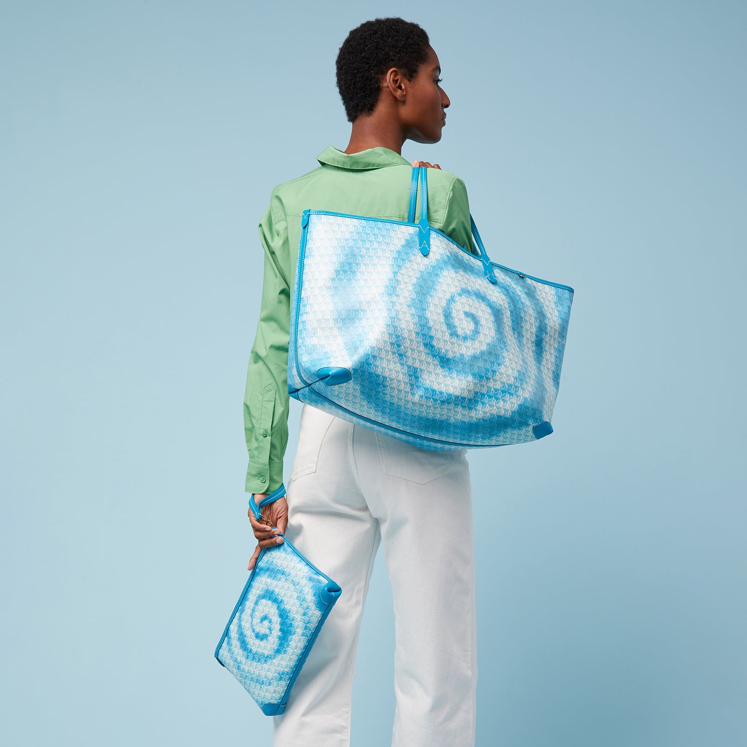 「I AM A Plastic Bag」 タイダイ ポシェット -

                  
                    Recycled Canvas in Peacock -
                  

                  Anya Hindmarch JP

