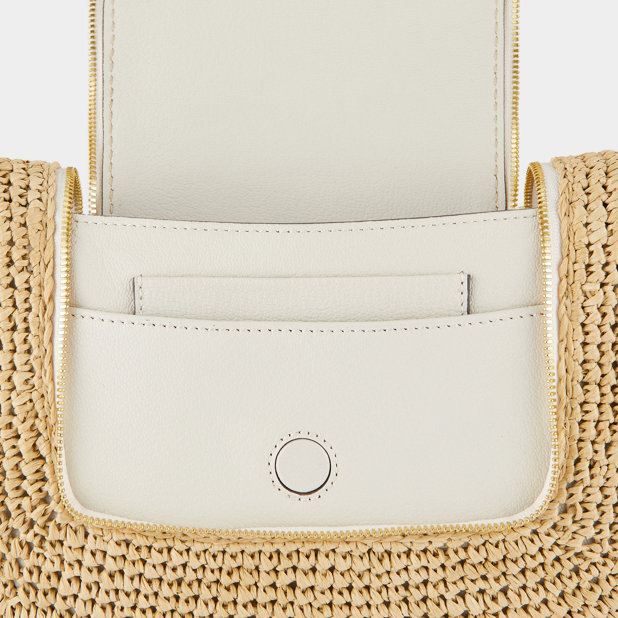 ヴィア ソフト サッチェル スモール -

                  
                    Capra Leather in Chalk -
                  

                  Anya Hindmarch JP
