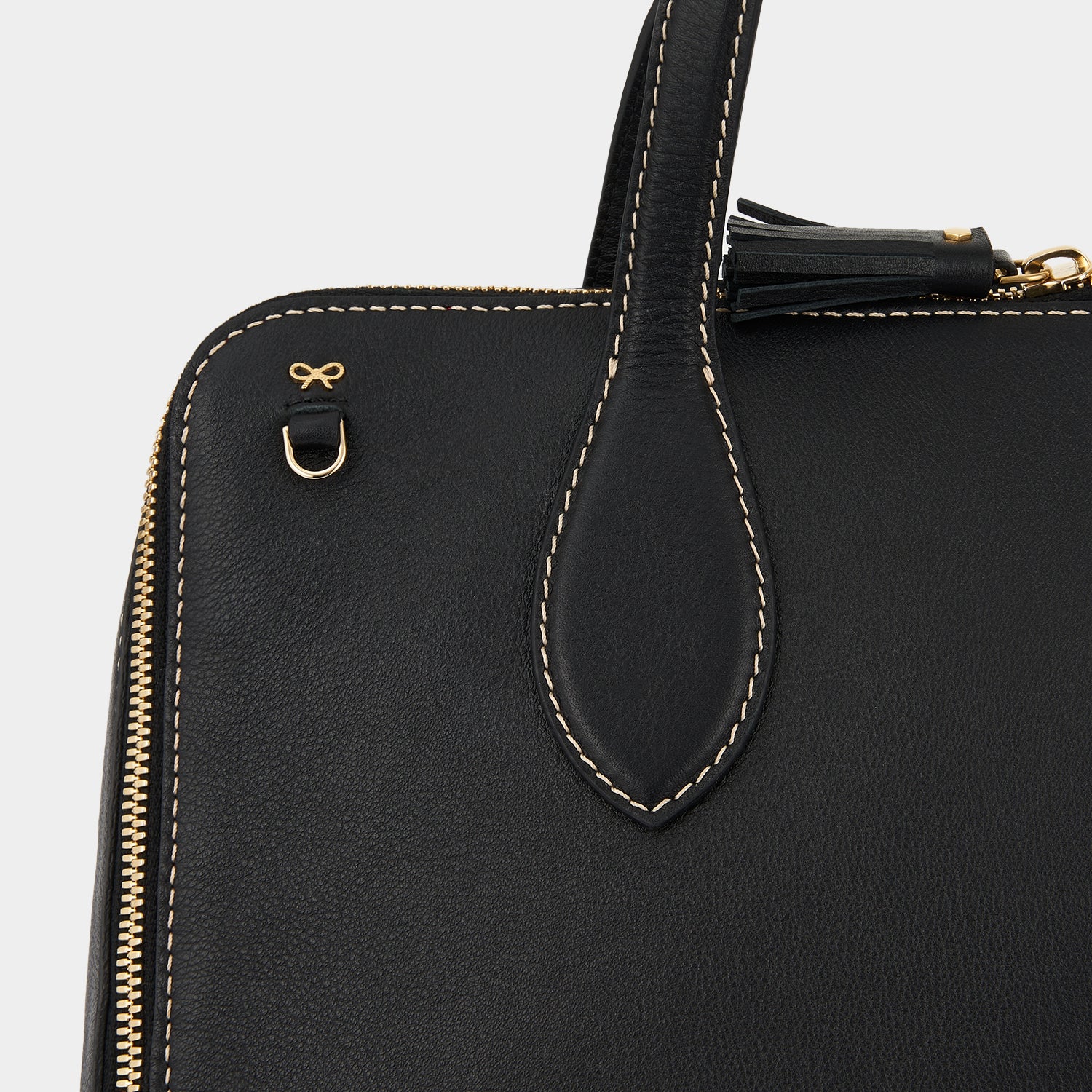ウェッジ クロスボディ -

                  
                    Classic Calf in Black -
                  

                  Anya Hindmarch JP
