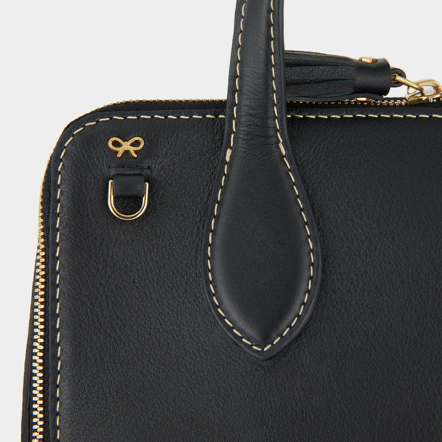 ウェッジ クロスボディ スモール -

                  
                    Classic Calf in Black -
                  

                  Anya Hindmarch JP
