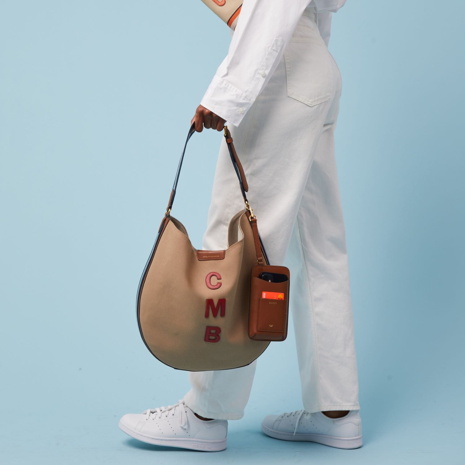 ビスポーク ウォルトン  ホーボー -

          
            Recycled Canvas In Tan -
          

          Anya Hindmarch JP
