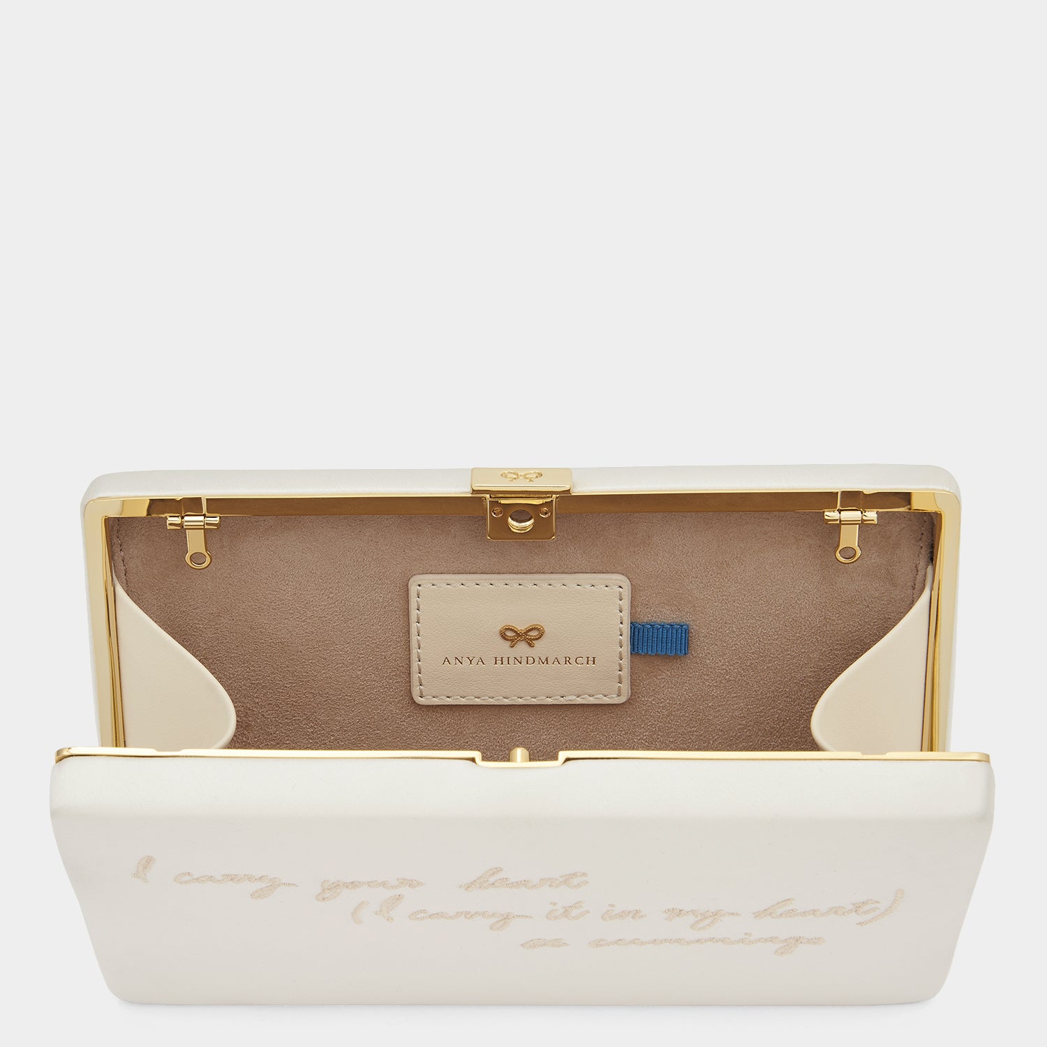 「I carry your heart」 クラッチ -

                  
                    Recycled Satin in Ivory -
                  

                  Anya Hindmarch JP
