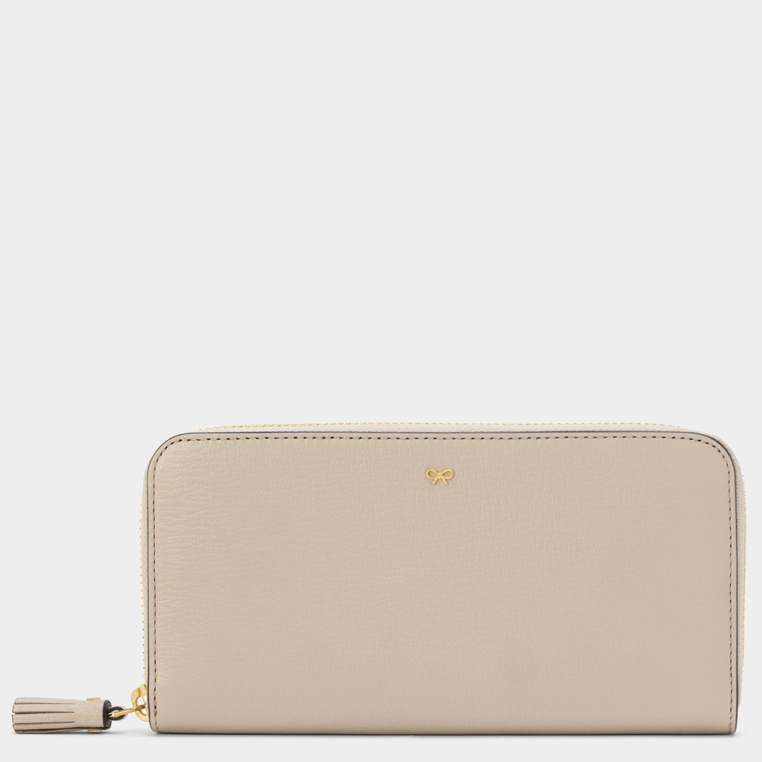 ラージ ジップ ラウンド ウォレット -

                  
                    Capra in Grey White -
                  

                  Anya Hindmarch JP
