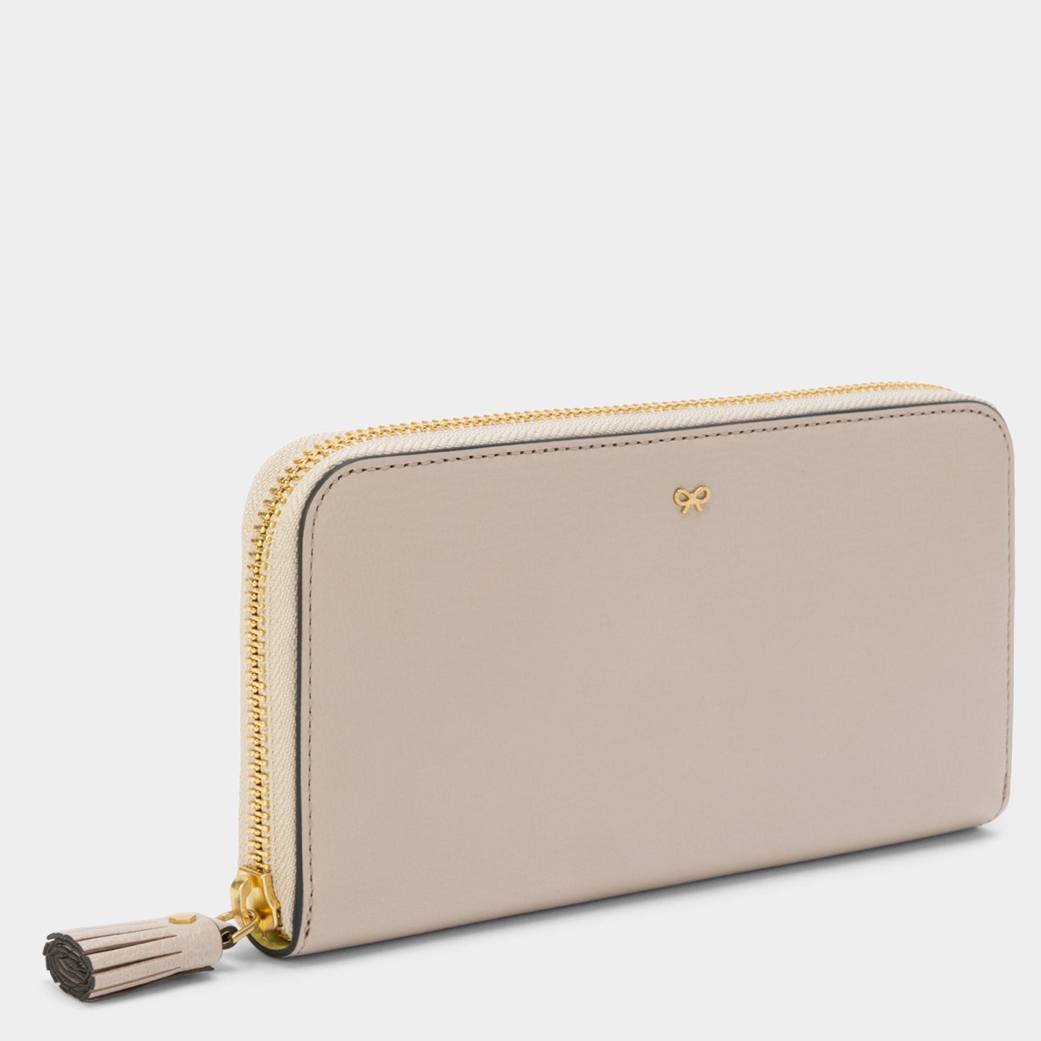 ラージ ジップ ラウンド ウォレット -

                  
                    Capra in Grey White -
                  

                  Anya Hindmarch JP
