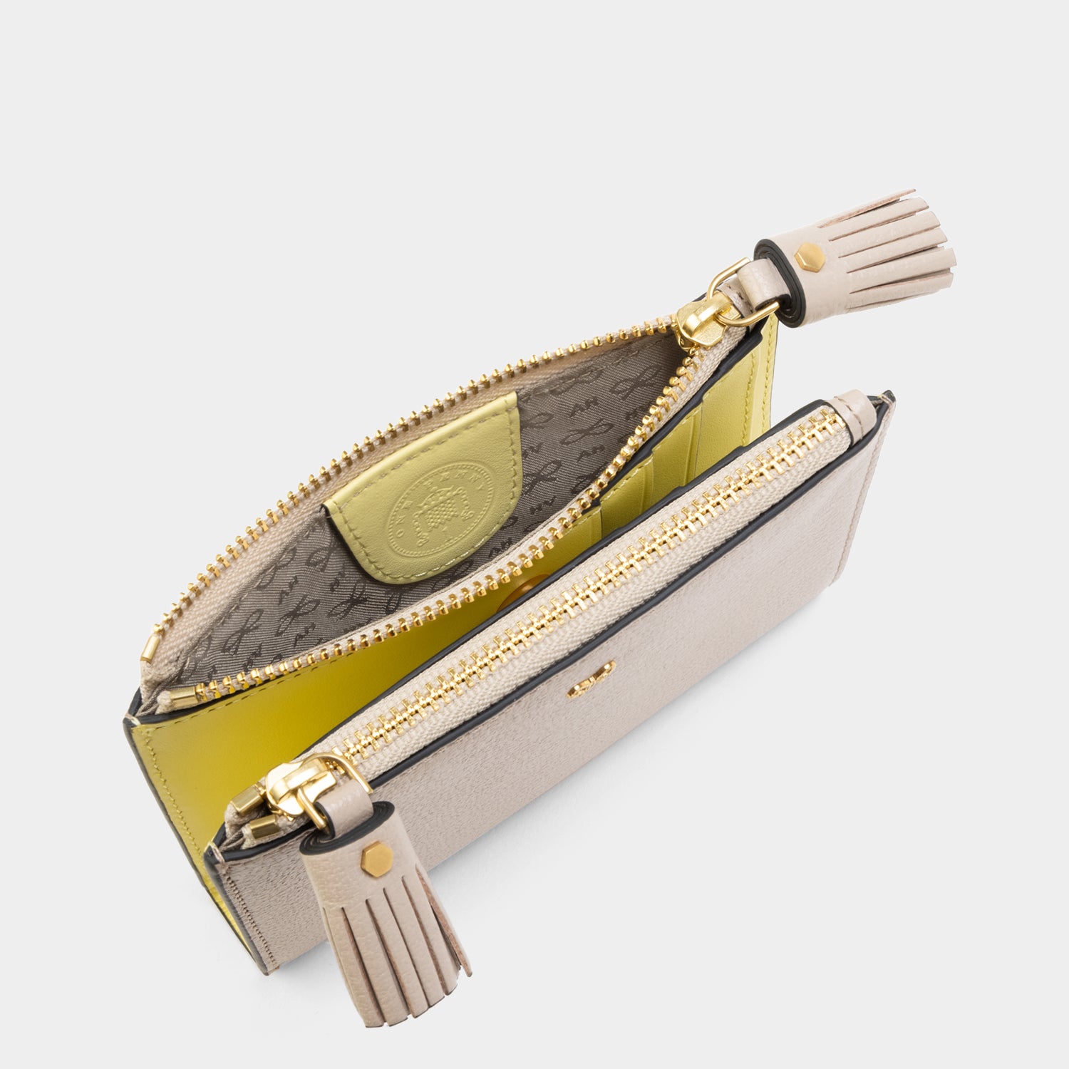 スモール ダブルジップ ウォレット -

                  
                    Capra in Grey White -
                  

                  Anya Hindmarch JP
