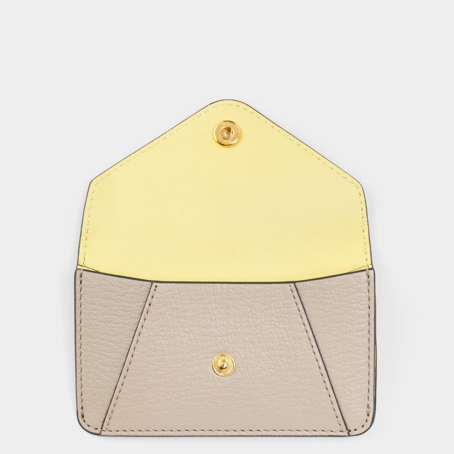 エンベロープ カードケース -

                  
                    Capra in Grey White -
                  

                  Anya Hindmarch JP
