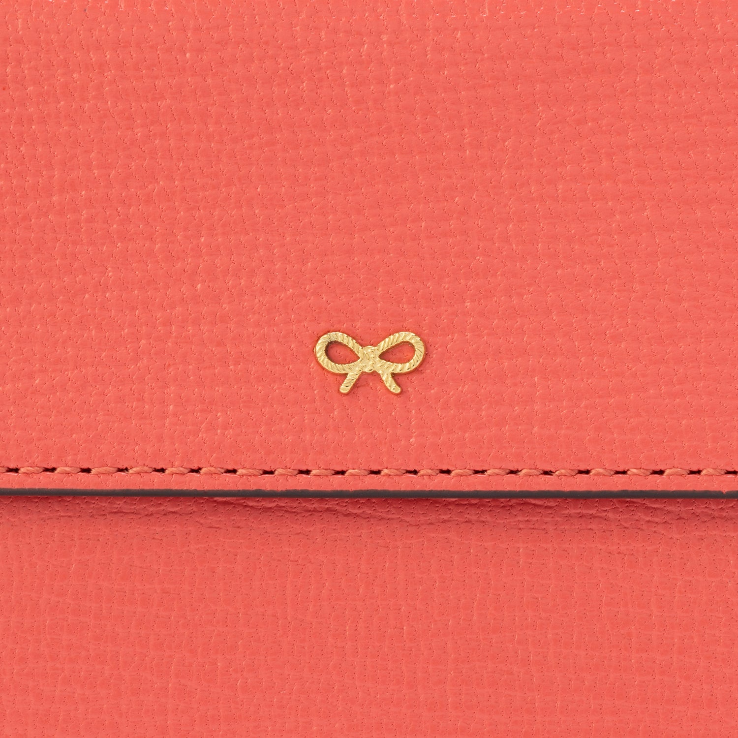三つ折り ウォレット -

                  
                    Grainy Capra in Flamingo -
                  

                  Anya Hindmarch JP
