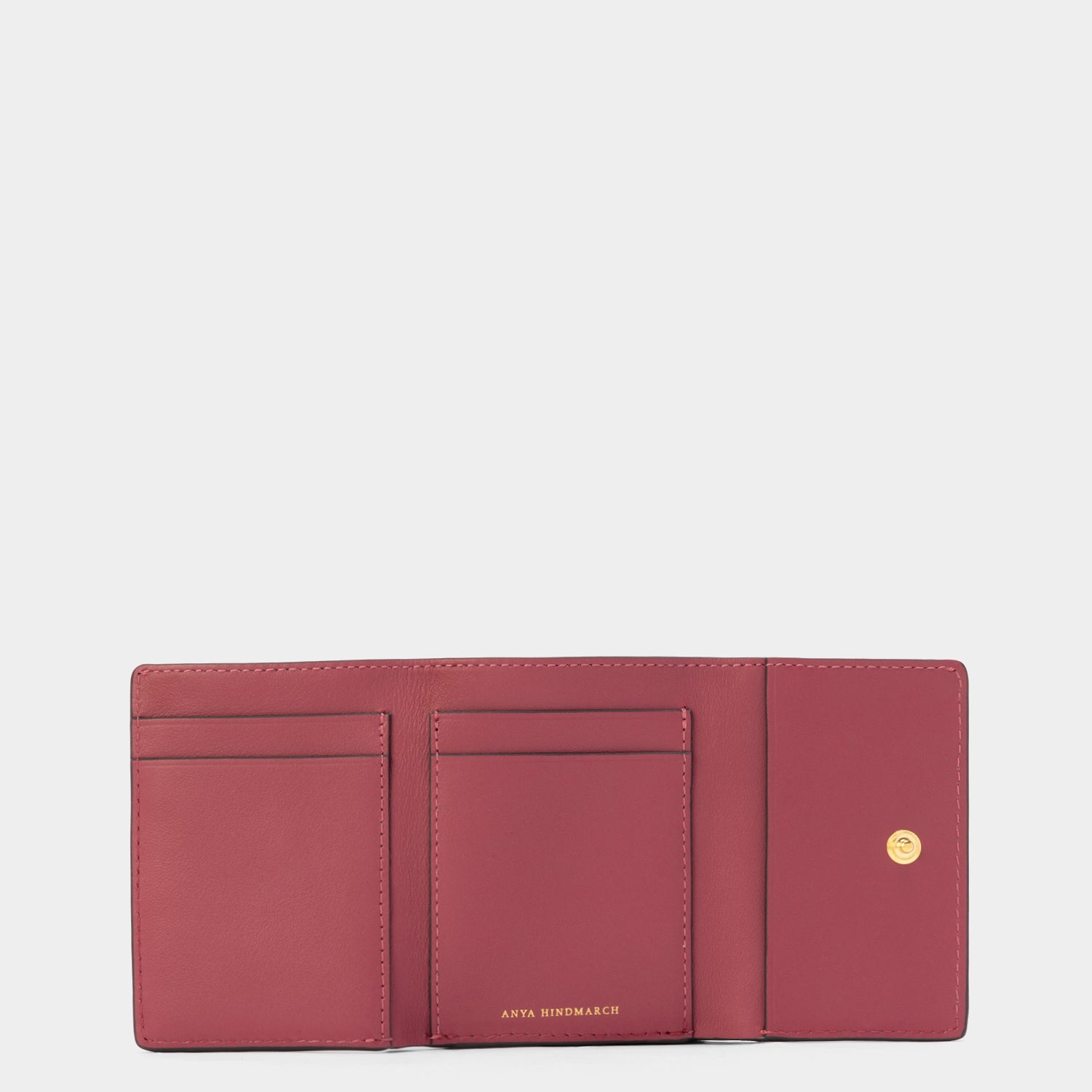 三つ折り ウォレット -

                  
                    Grainy Capra in Flamingo -
                  

                  Anya Hindmarch JP
