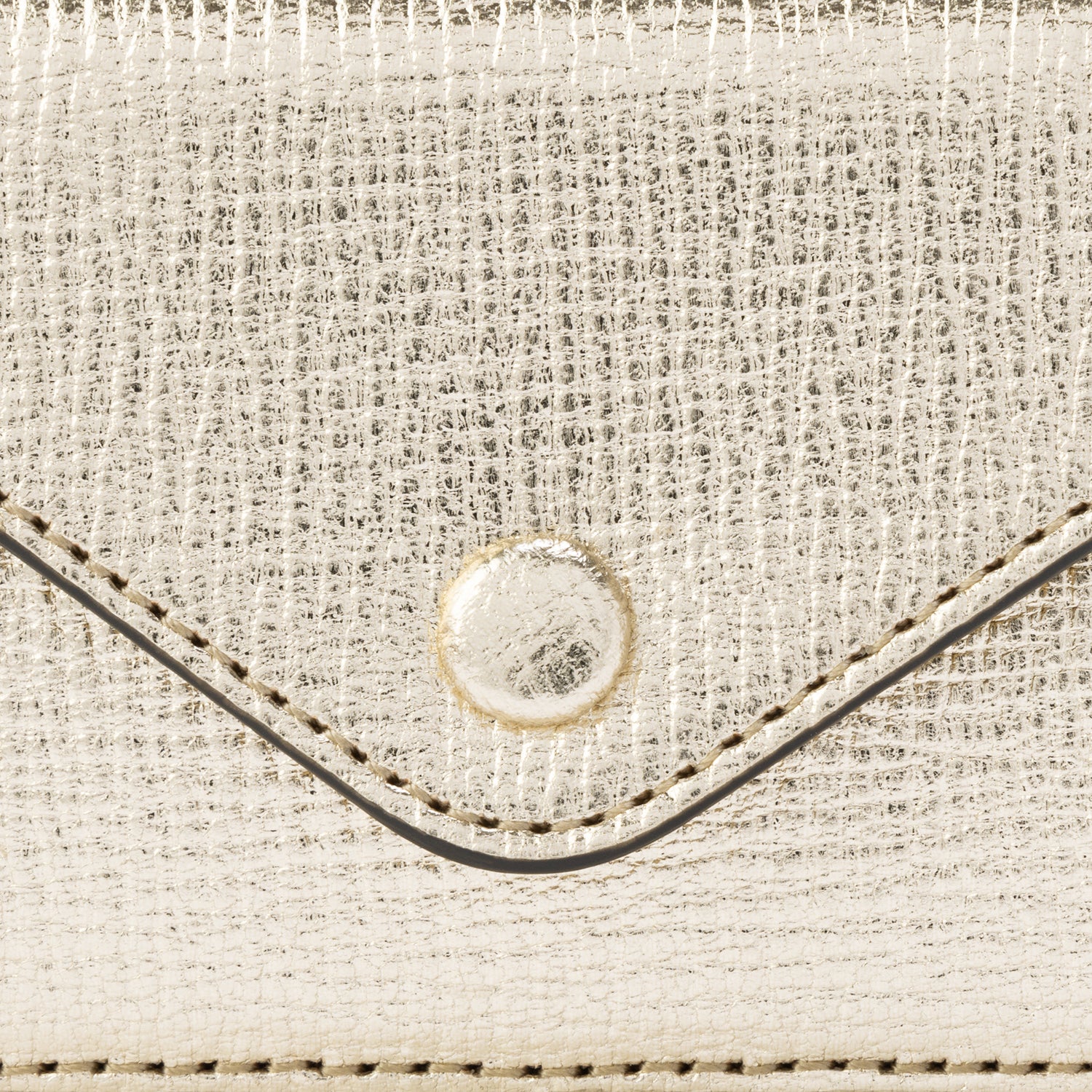エンベロープ カードケース -

                  
                    Metallic Capra in Pale Gold -
                  

                  Anya Hindmarch JP
