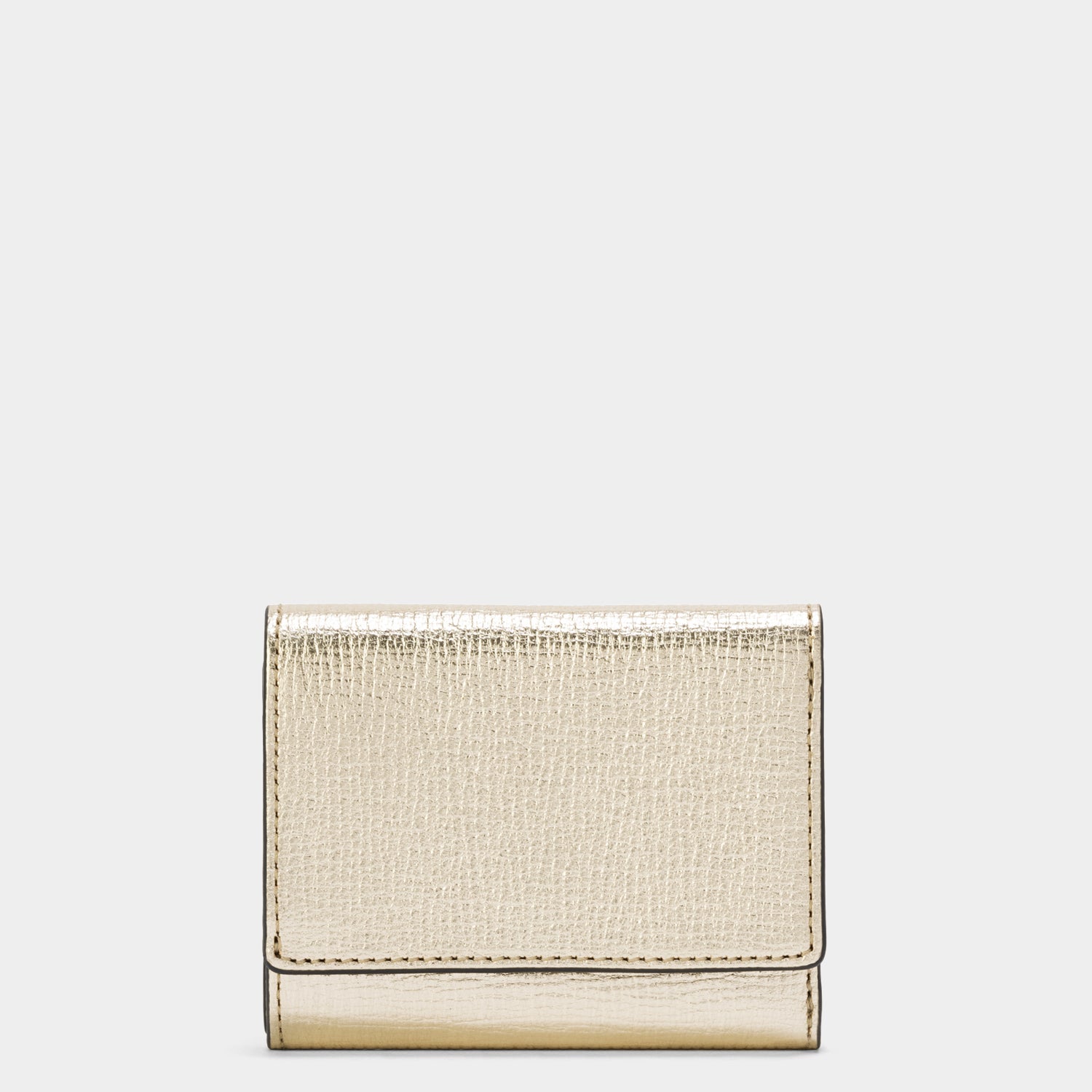 三つ折り ウォレット -

                  
                    Metallic Capra in Pale Gold -
                  

                  Anya Hindmarch JP
