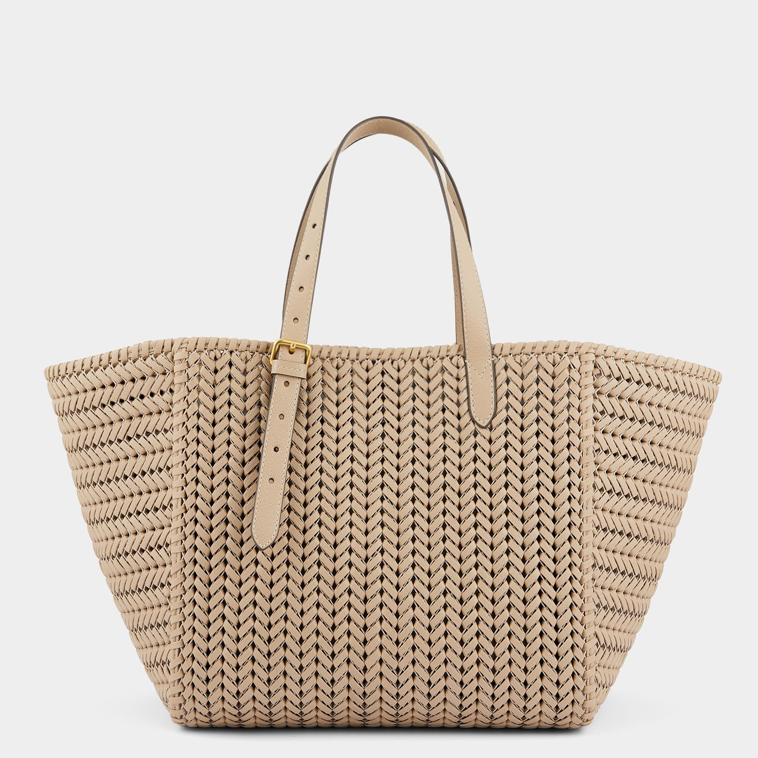 ニーソン スクエア トート -

                  
                    Shiny Capra in Light Nude -
                  

                  Anya Hindmarch JP
