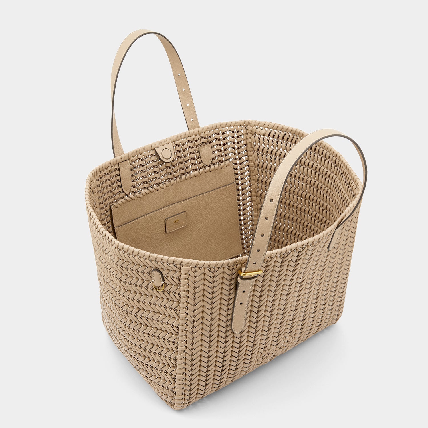 ニーソン スクエア トート -

                  
                    Shiny Capra in Light Nude -
                  

                  Anya Hindmarch JP
