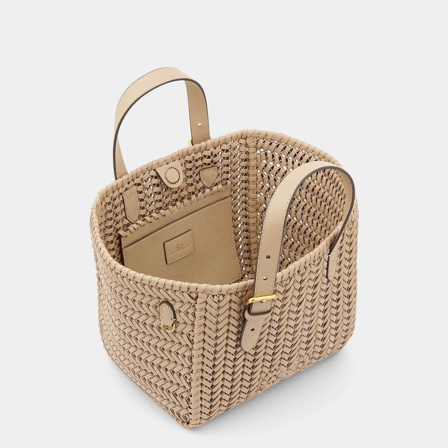 ニーソン スモール スクエア トート -

                  
                    Shiny Capra in Light Nude -
                  

                  Anya Hindmarch JP
