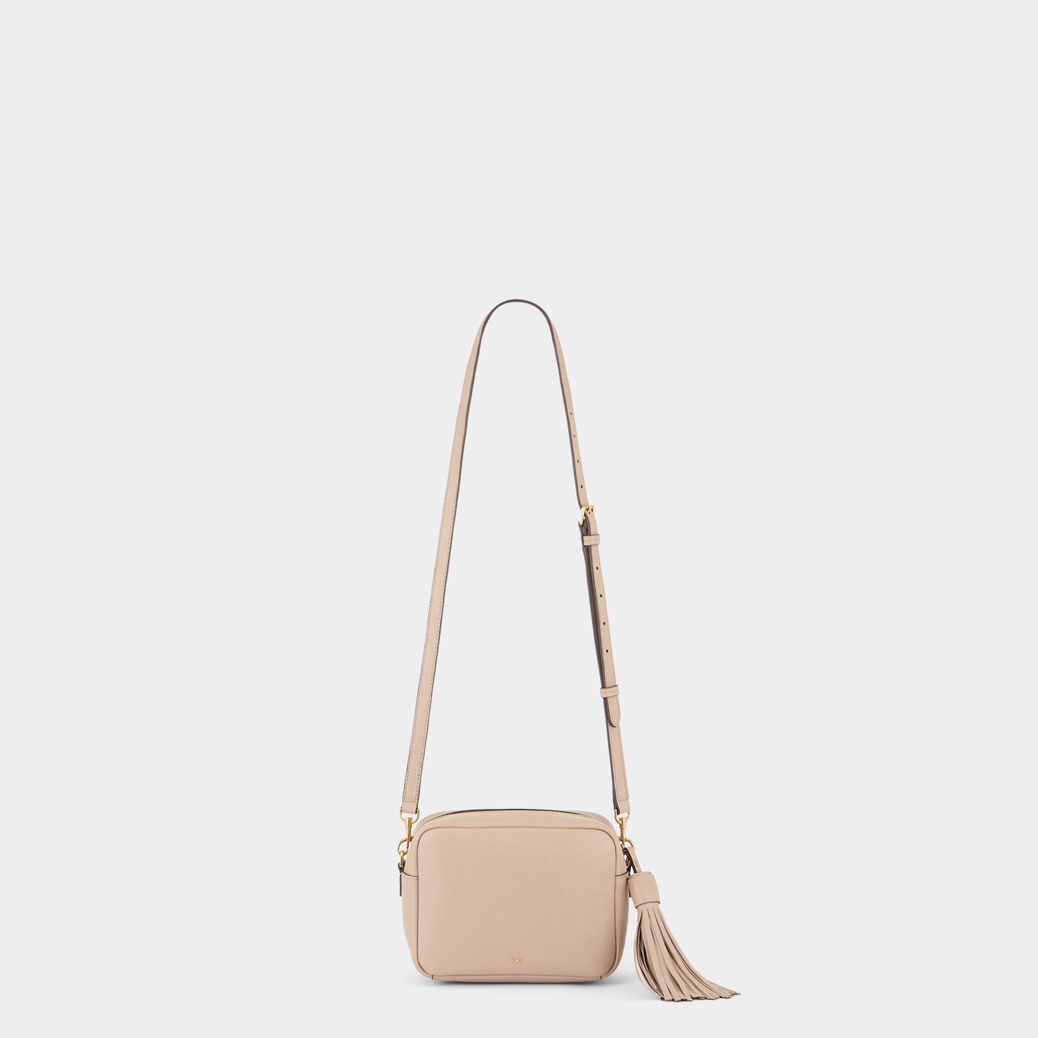 ニーソン タッセル クロスボディ -

                  
                    Shiny Capra in Light Nude -
                  

                  Anya Hindmarch JP
