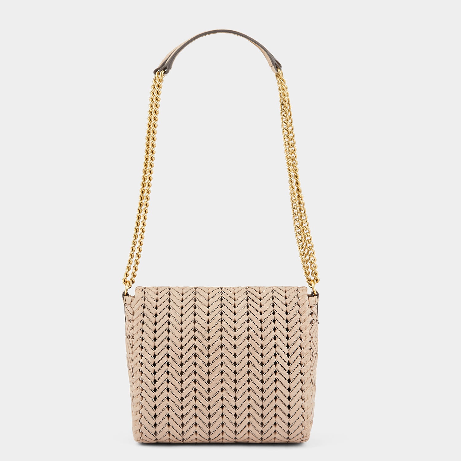 ニーソン チェーン クロスボディ -

                  
                    Shiny Capra in Light Nude -
                  

                  Anya Hindmarch JP

