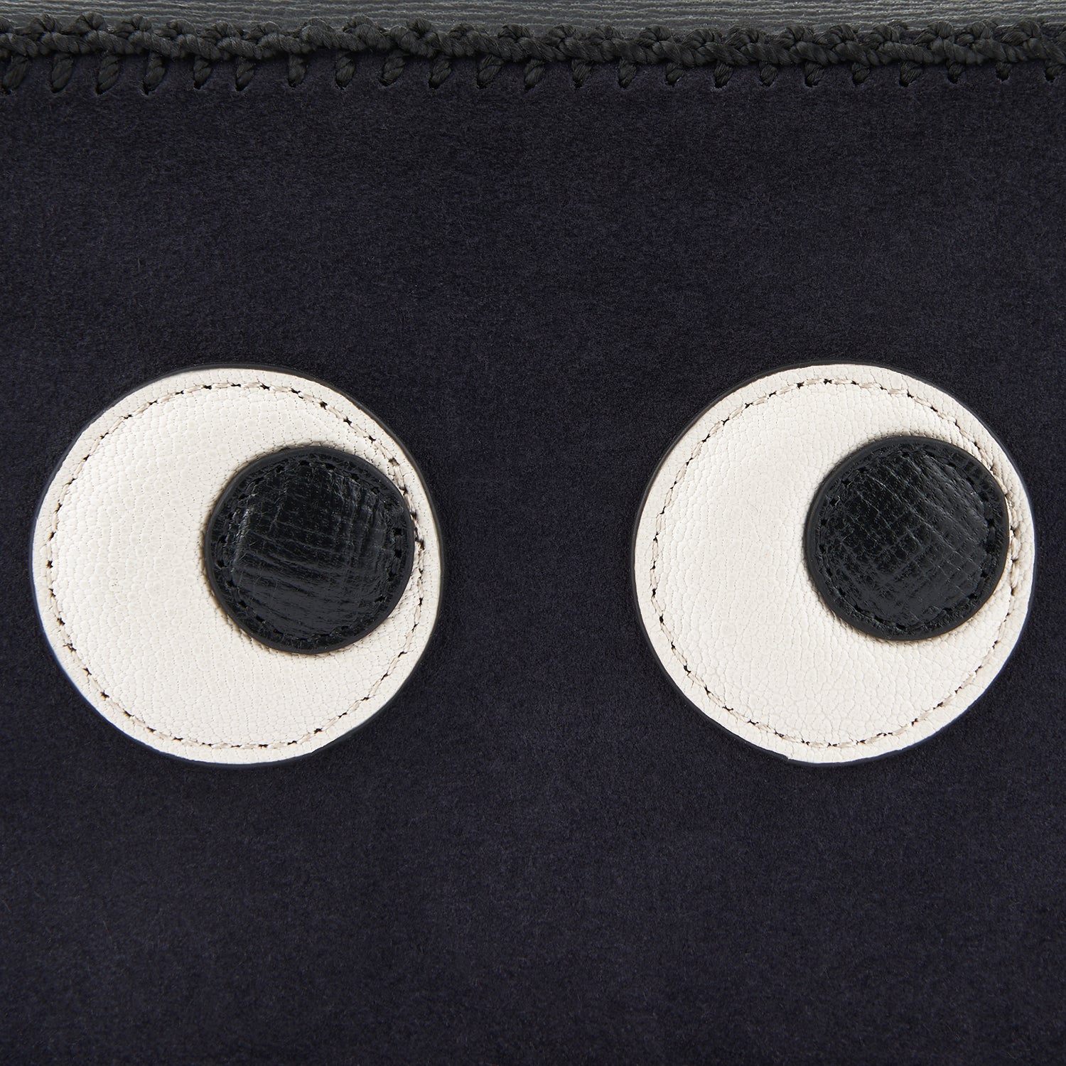 アイズ クロスボディ -

                  
                    Suede in Black -
                  

                  Anya Hindmarch JP
