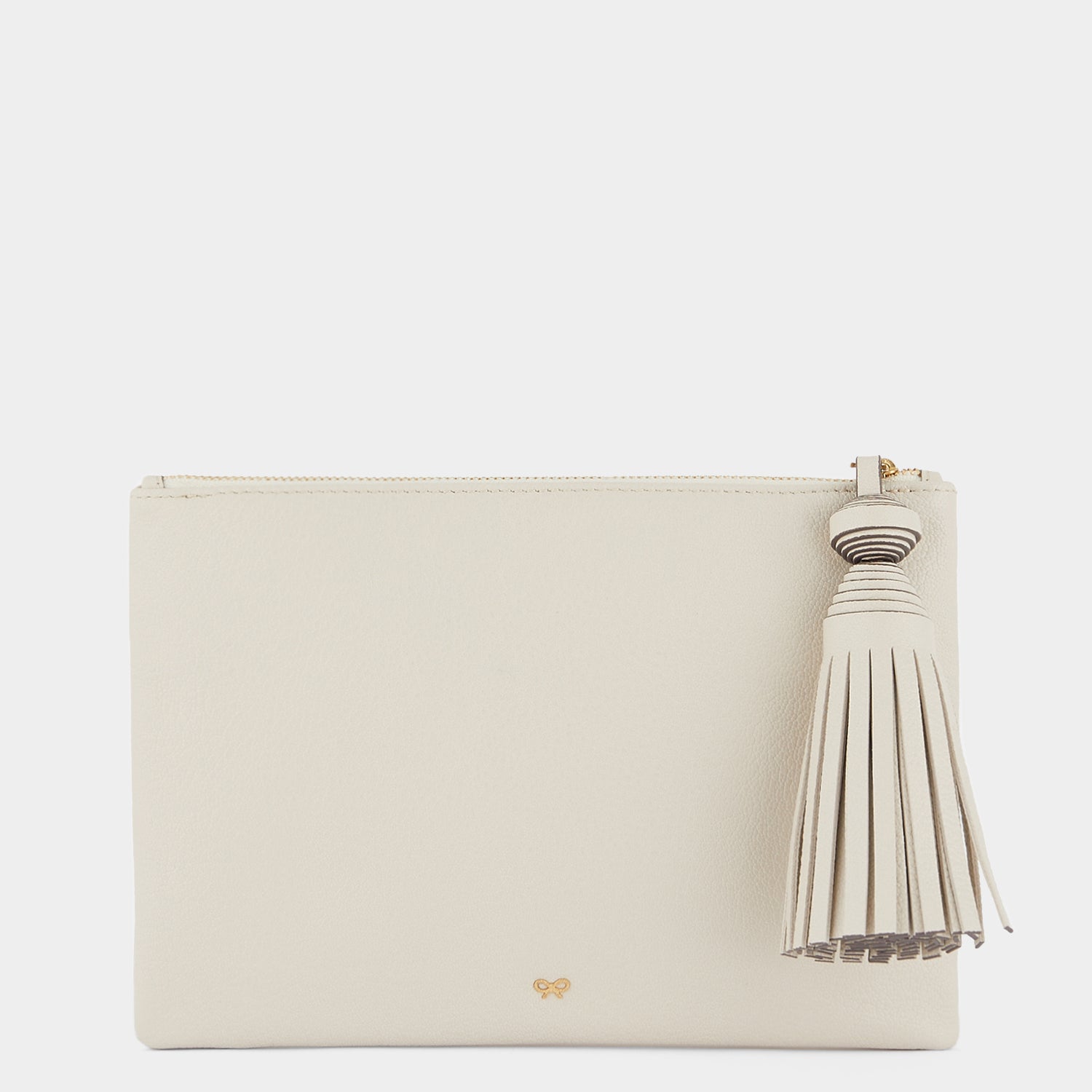 「Swan」タッセル クラッチ -

                  
                    Shiny Capra in Chalk -
                  

                  Anya Hindmarch JP

