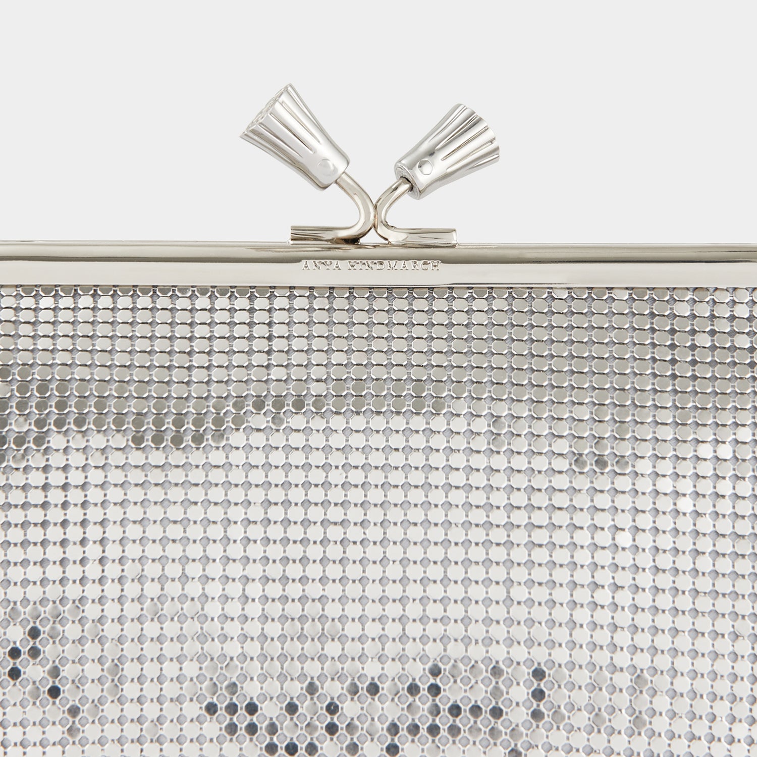 モード タッセル クラッチ -

                  
                    Metal Mesh in Silver -
                  

                  Anya Hindmarch JP
