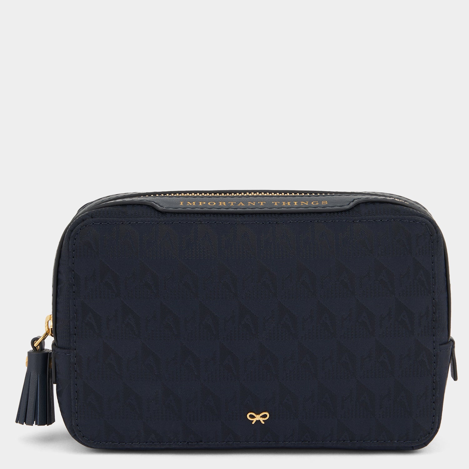 AH ロゴ インポータント シングズ ポーチ -

          
            AH Logo Nylon in Marine -
          

          Anya Hindmarch JP
