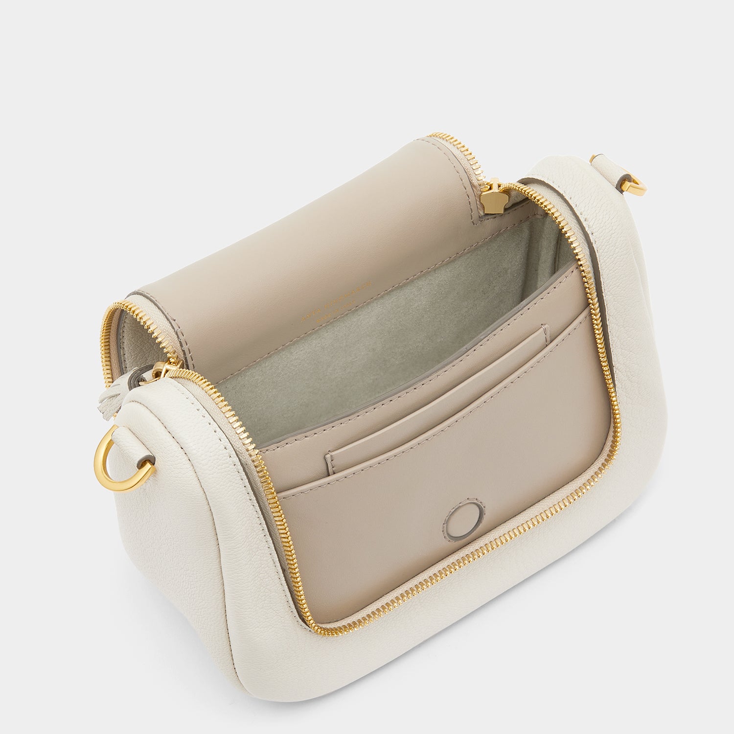 ヴィア スモール ソフト サッチェル -

                  
                    Shiny Grain in Chalk -
                  

                  Anya Hindmarch JP
