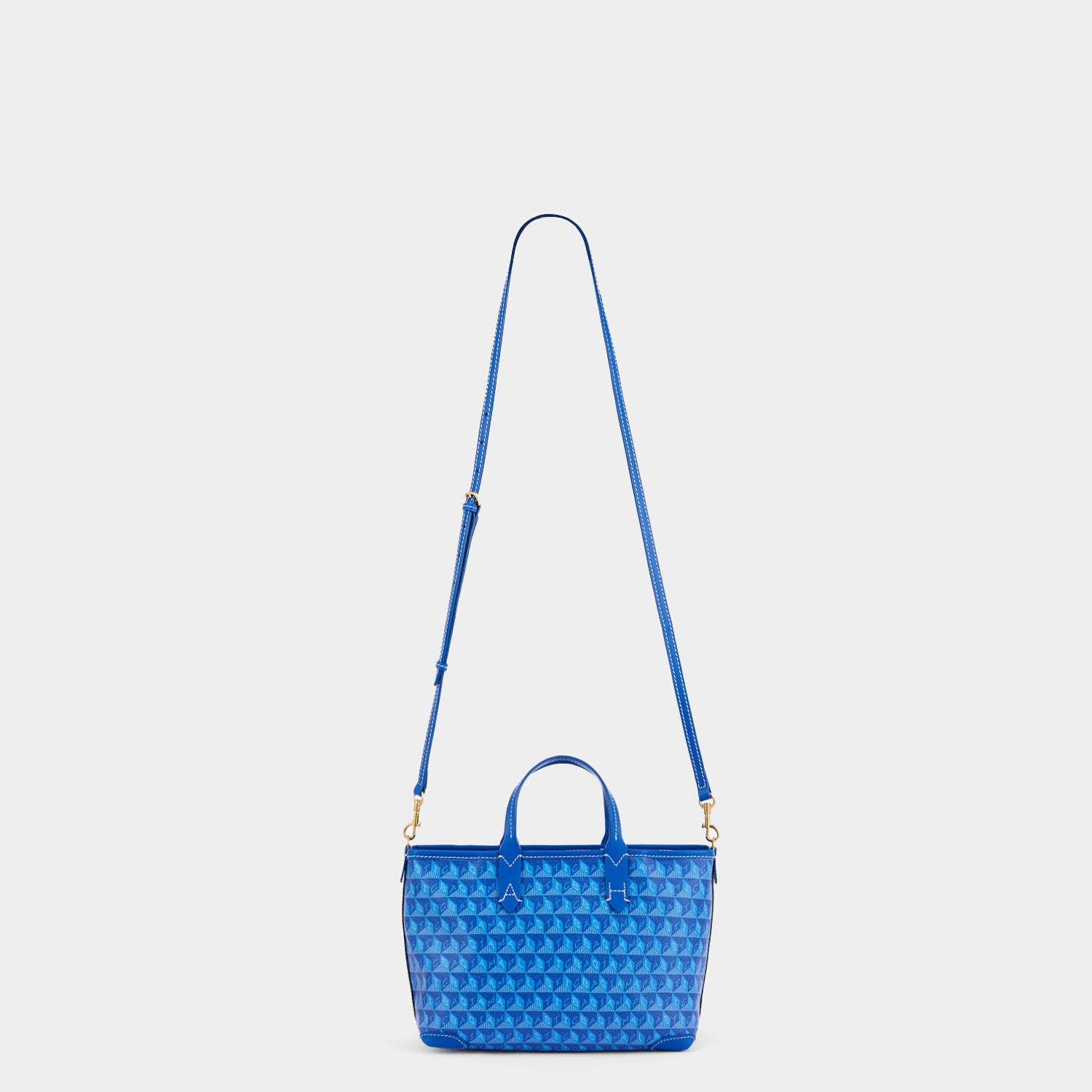 「I AM A Plastic Bag」 XS アイズ トート -

                  
                    Recycled Coated Canvas in Electric Blue -
                  

                  Anya Hindmarch JP
