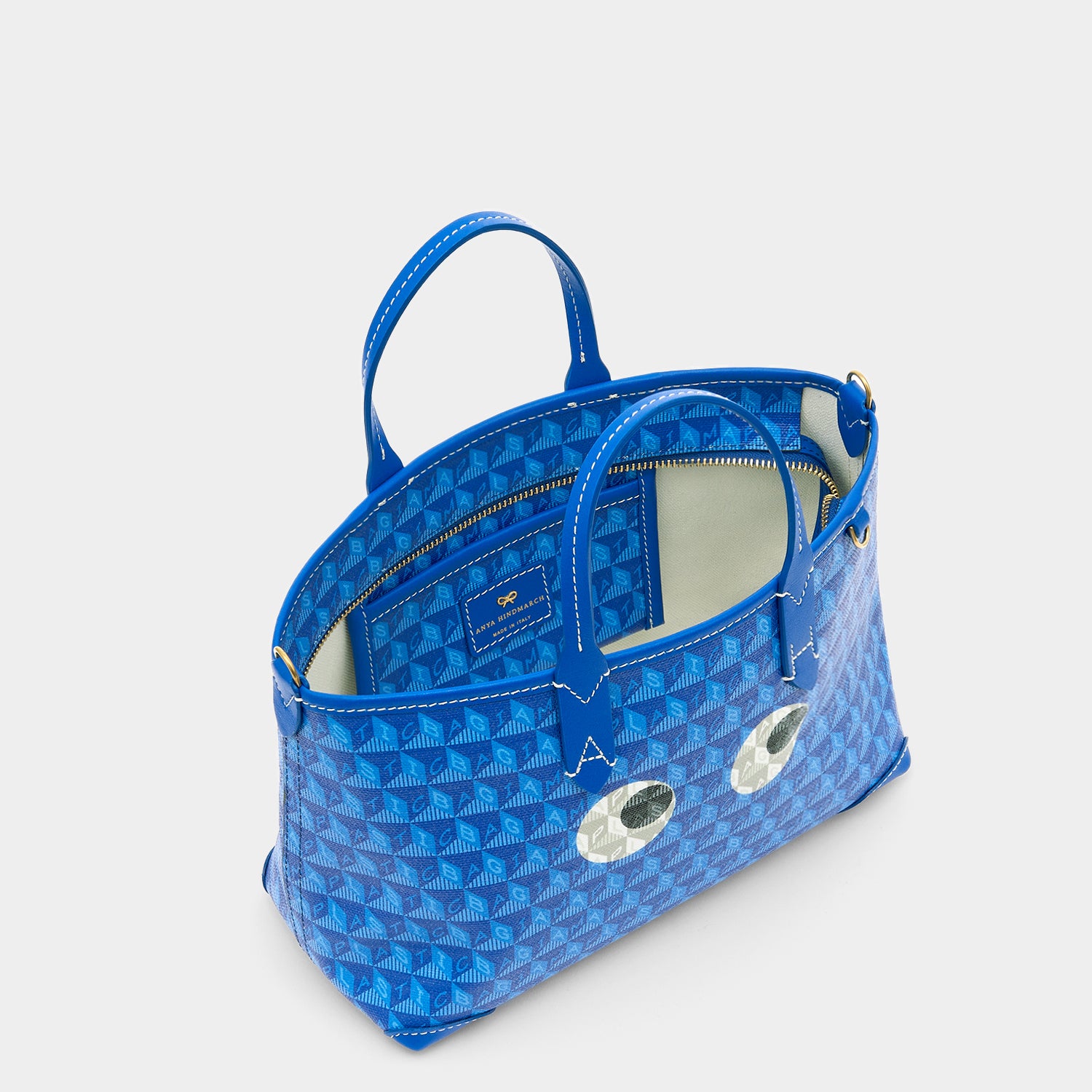 「I AM A Plastic Bag」 XS アイズ トート -

                  
                    Recycled Coated Canvas in Electric Blue -
                  

                  Anya Hindmarch JP
